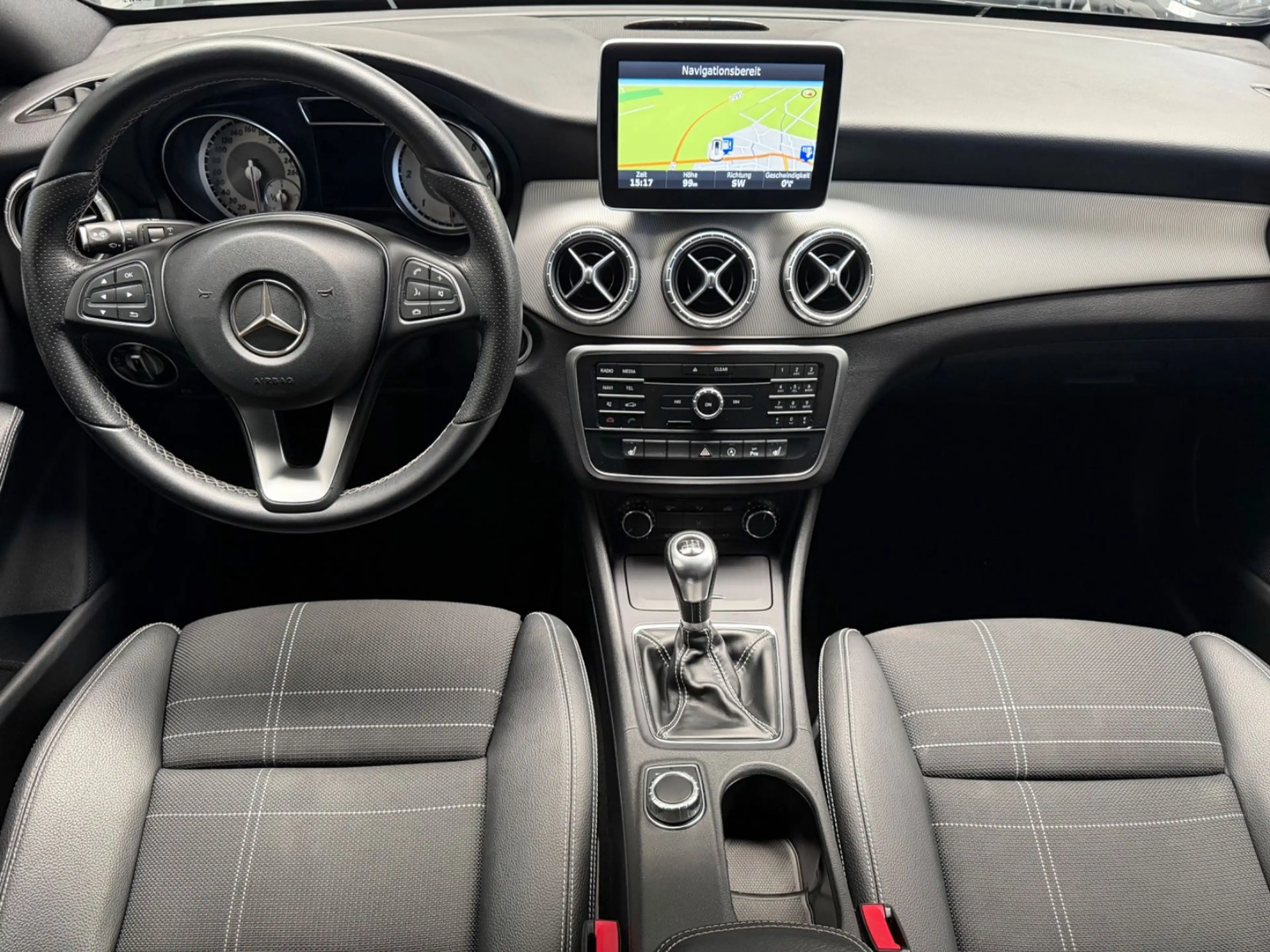Mercedes-Benz CLA 180 /Navigation/Xenon — photo 9