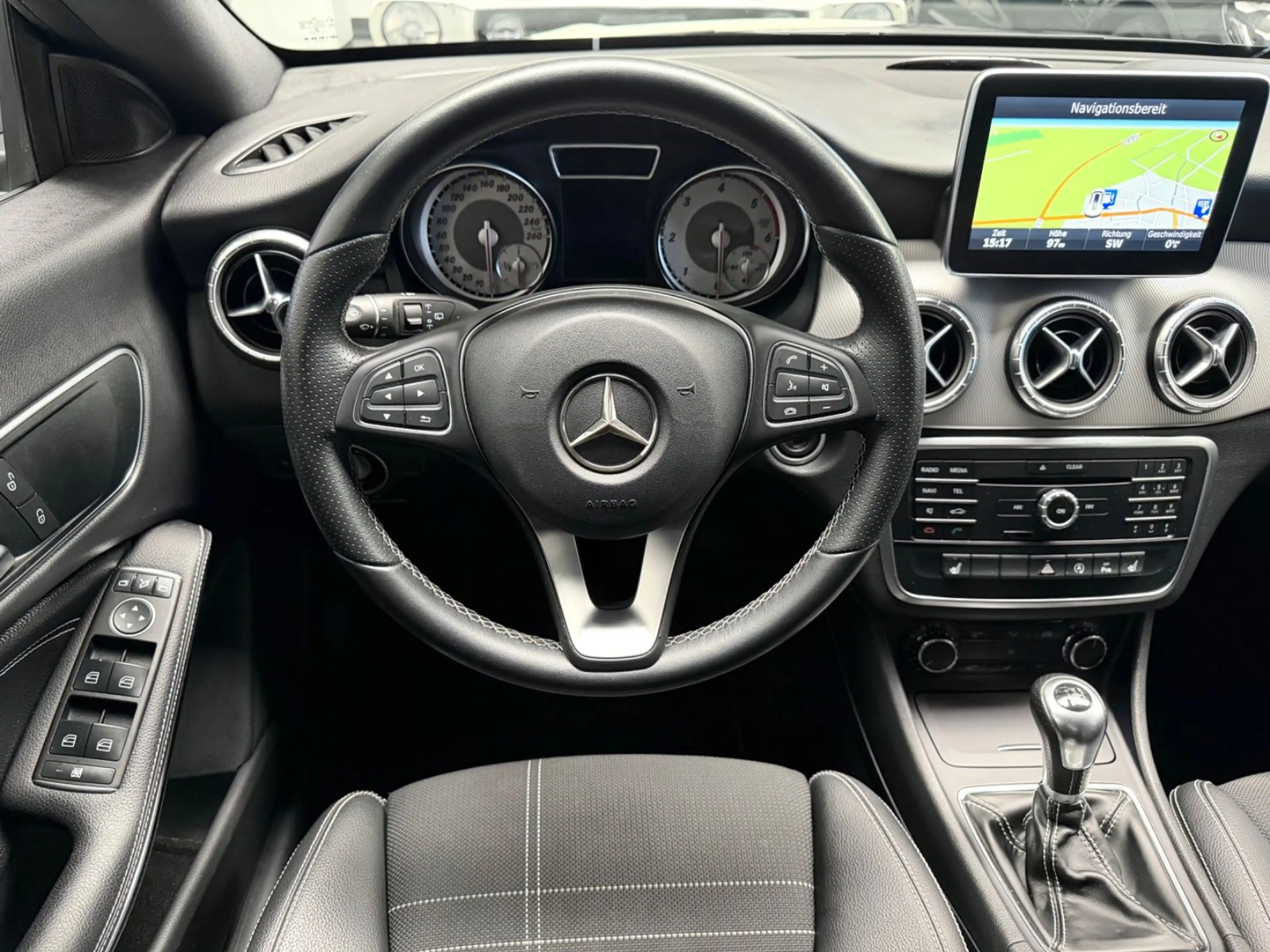 Mercedes-Benz CLA 180 /Navigation/Xenon — photo 10