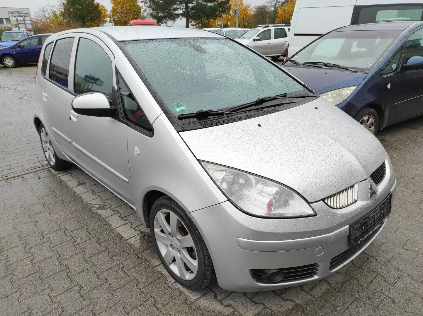 Mitsubishi Colt 1.1 KLIMA ALLWETTER EURO-4 *TÜV 01-2026* SERVO Argintiu - 2