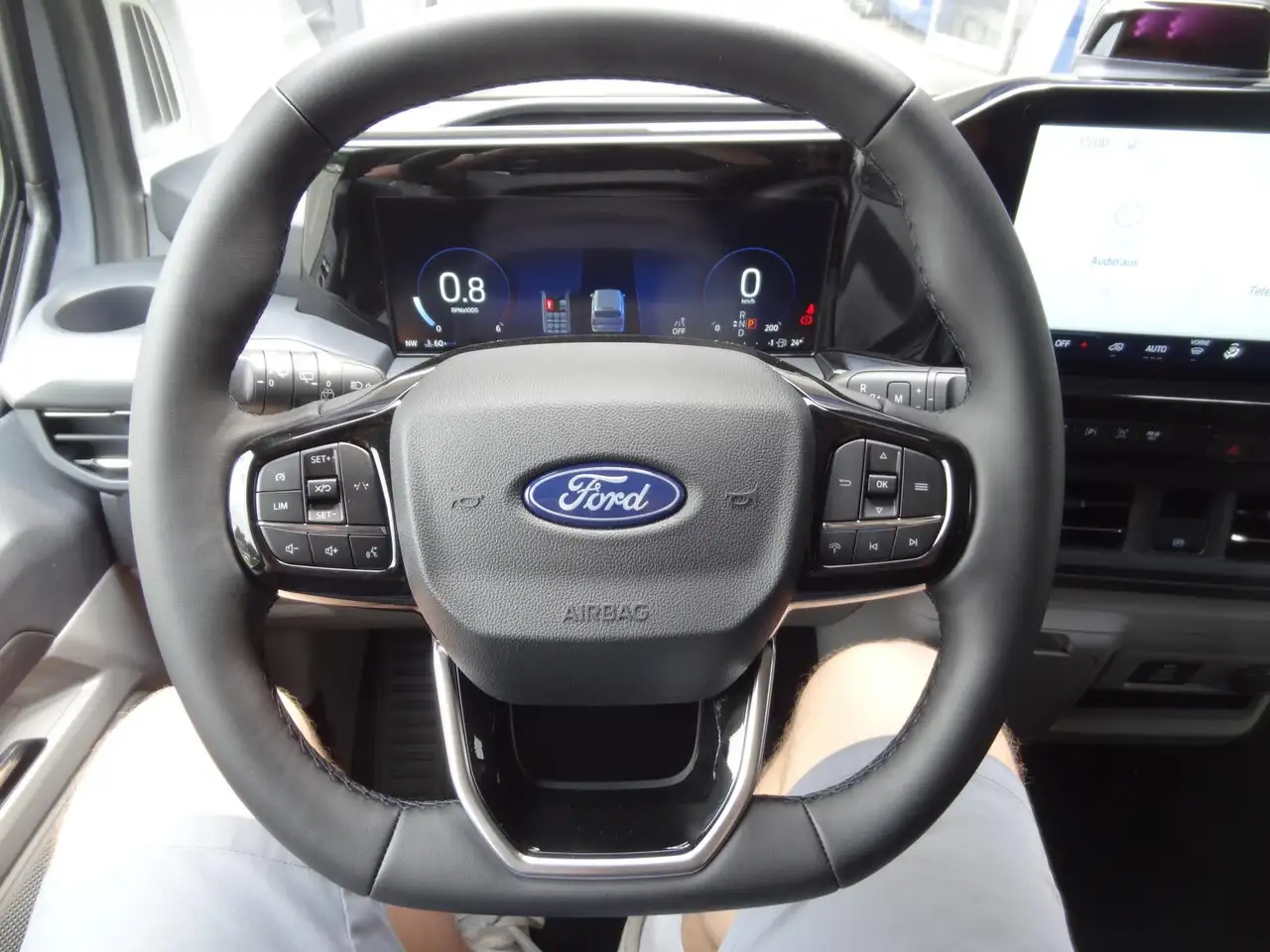 Ford Tourneo Custom 2026 — фото 12
