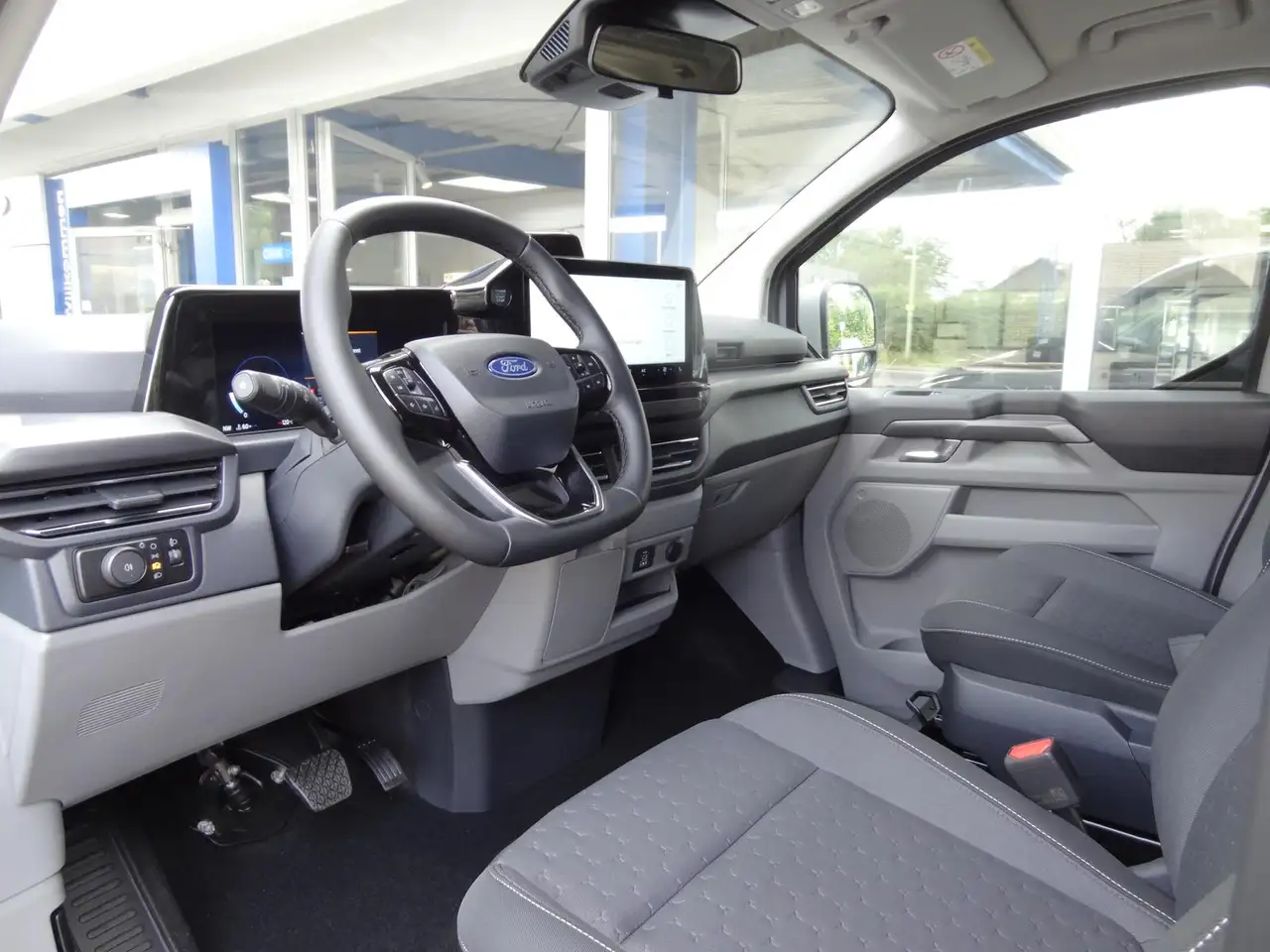 Ford Tourneo Custom 2026 — фото 11