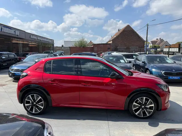 Peugeot 208 view 4