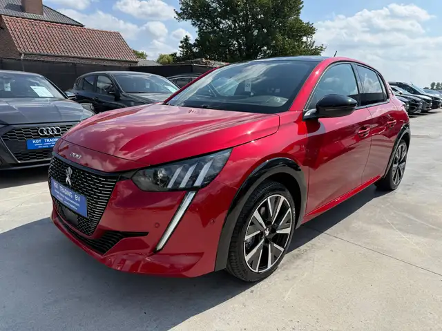 Peugeot 208 view 9