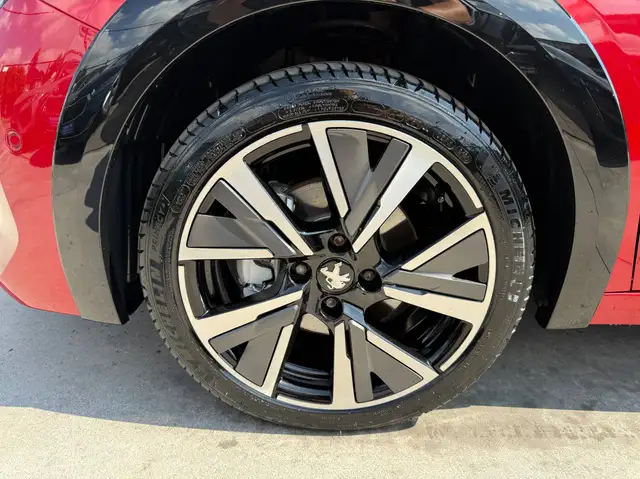 Peugeot 208 view 12