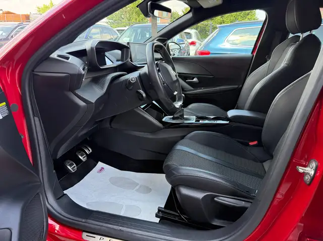 Peugeot 208 view 13