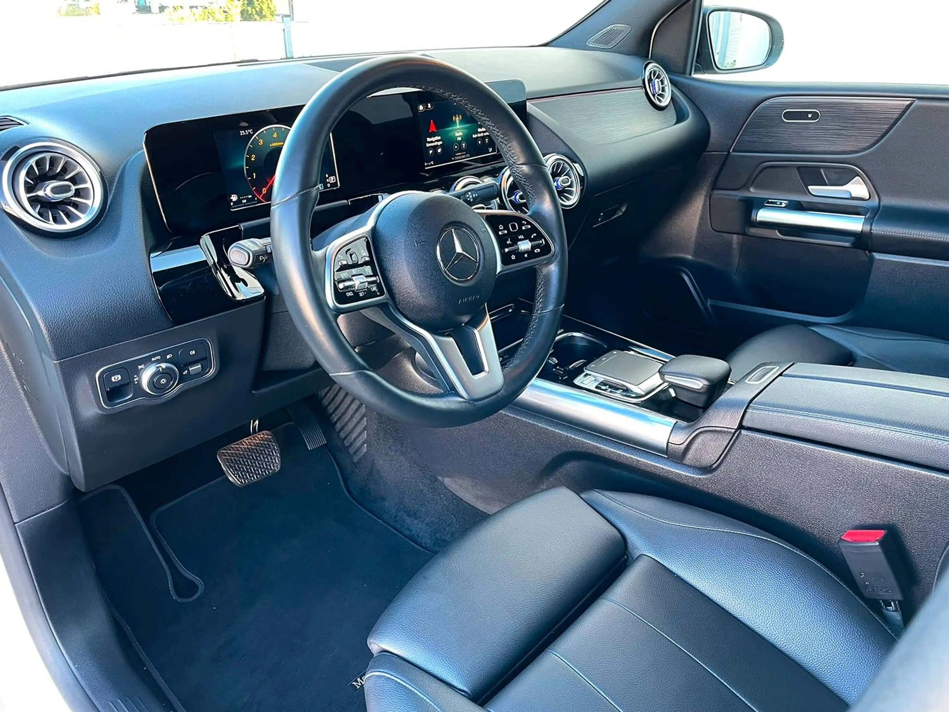 Mercedes-Benz B 200 | SCHECKHEFT | CARPLAY | LED | LEDER | 8X — photo 6
