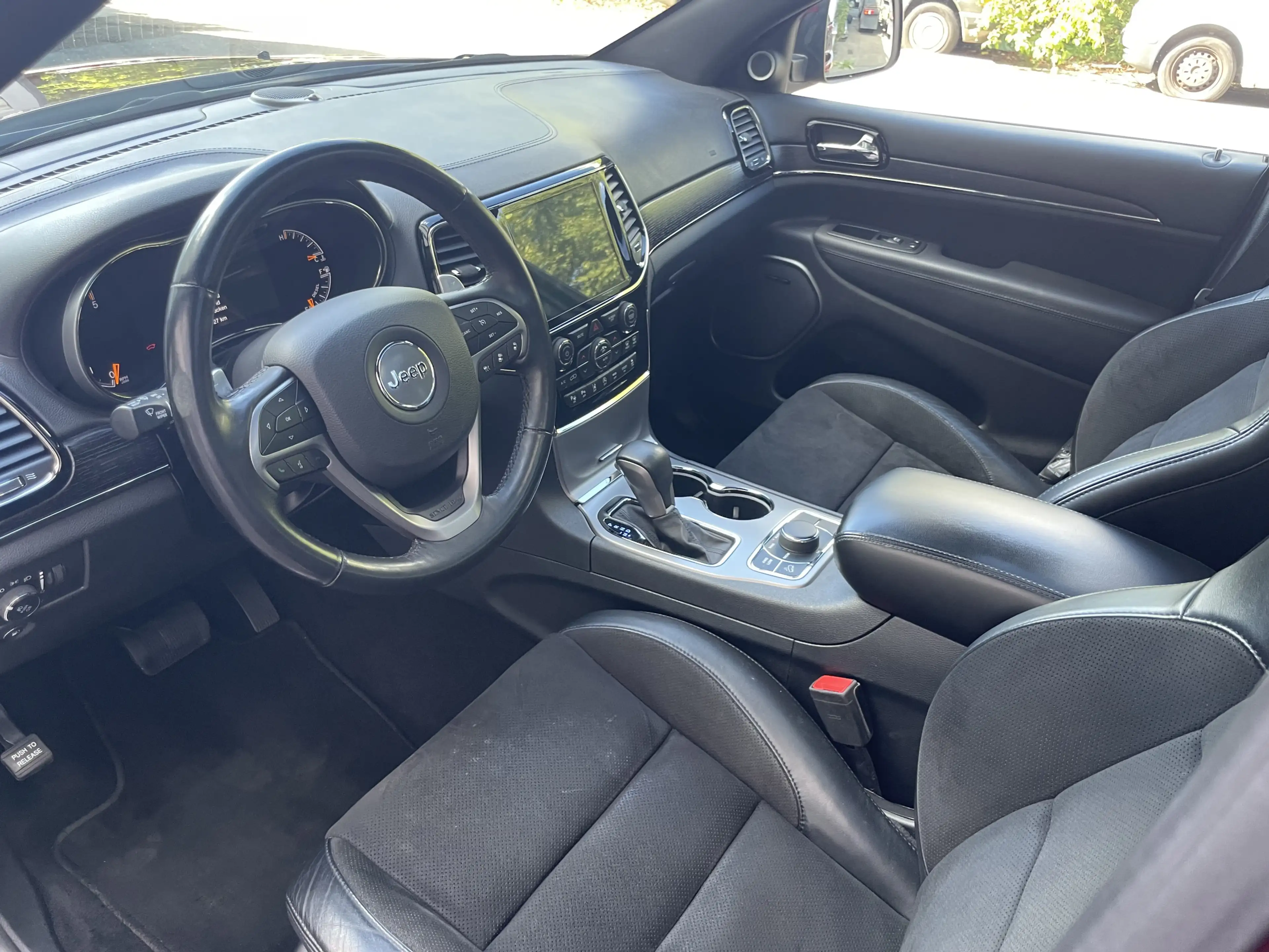 Jeep Grand Cherokee S-Limited Xenon ACC Pano RüKamera — photo 12
