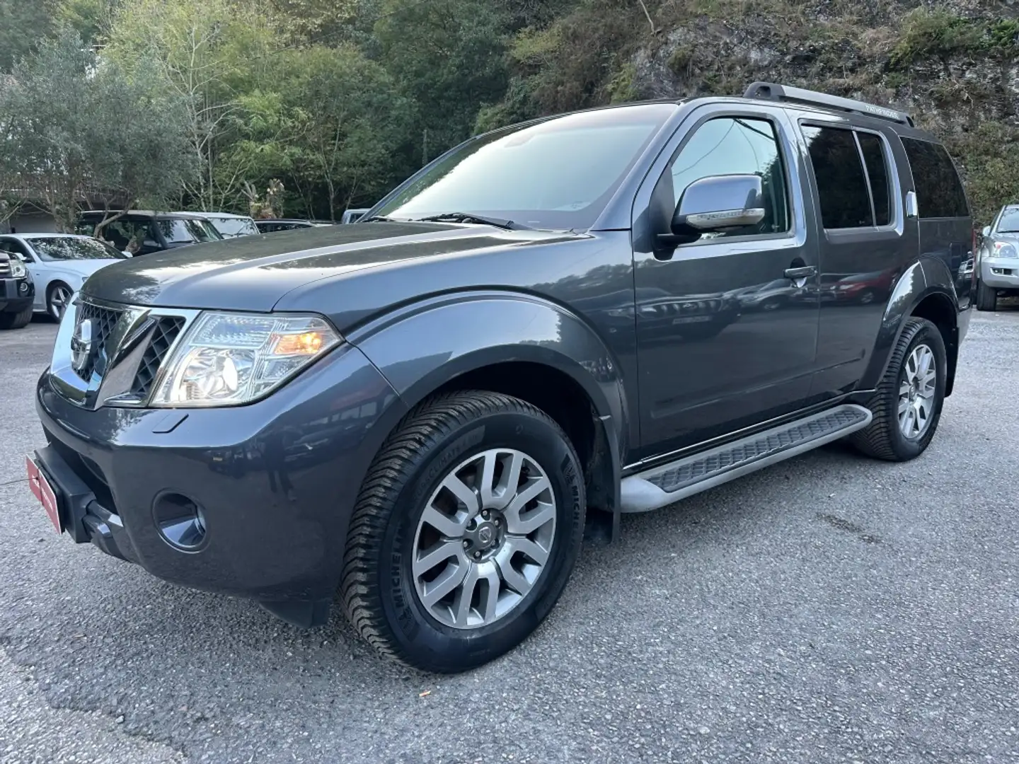 Nissan Pathfinder 2.5dCi LE A/T Gris - 2