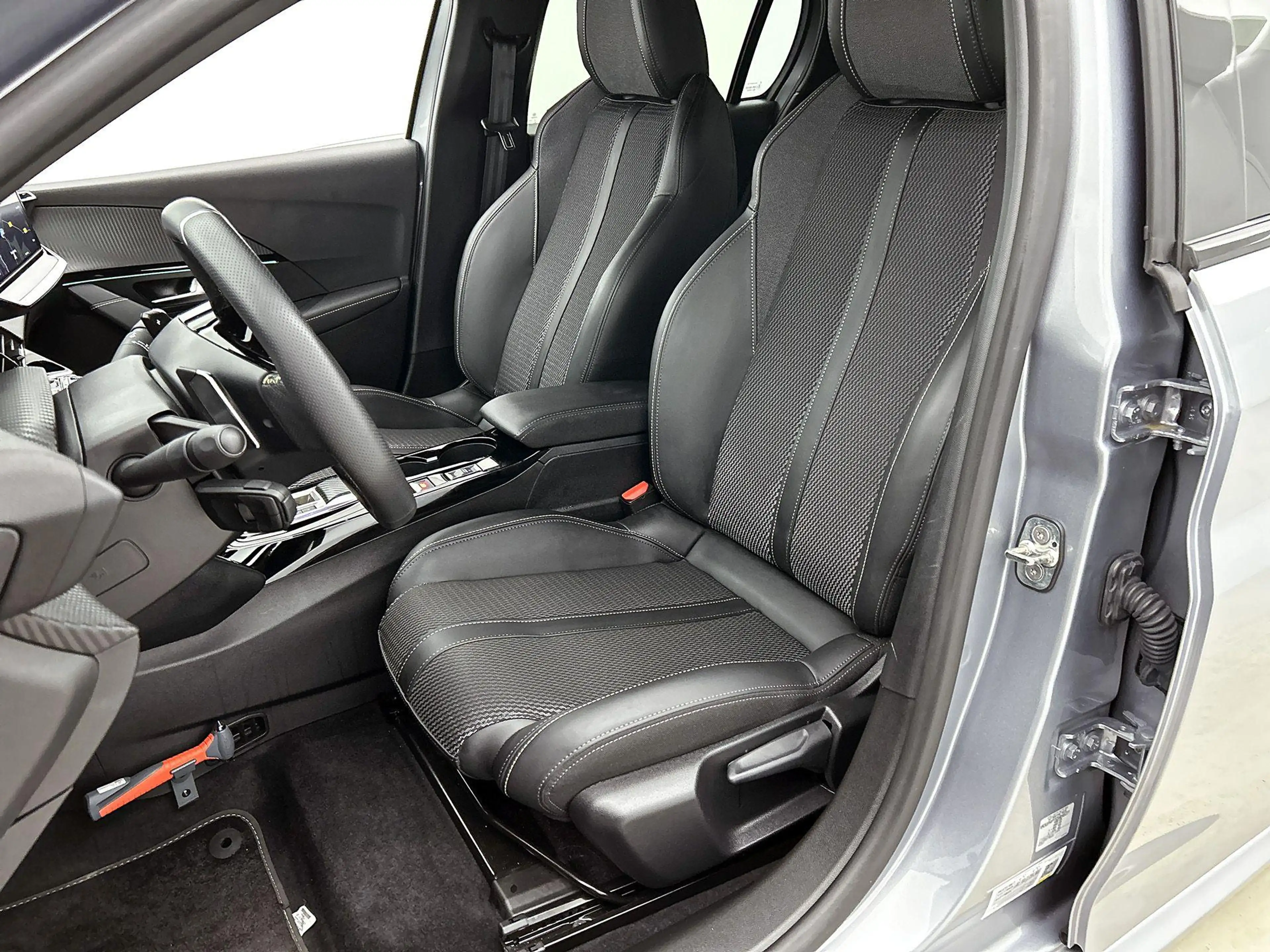 Peugeot 208 GT Hybrid 145pk Automaat | Navigatie | 360° Camera — photo 10
