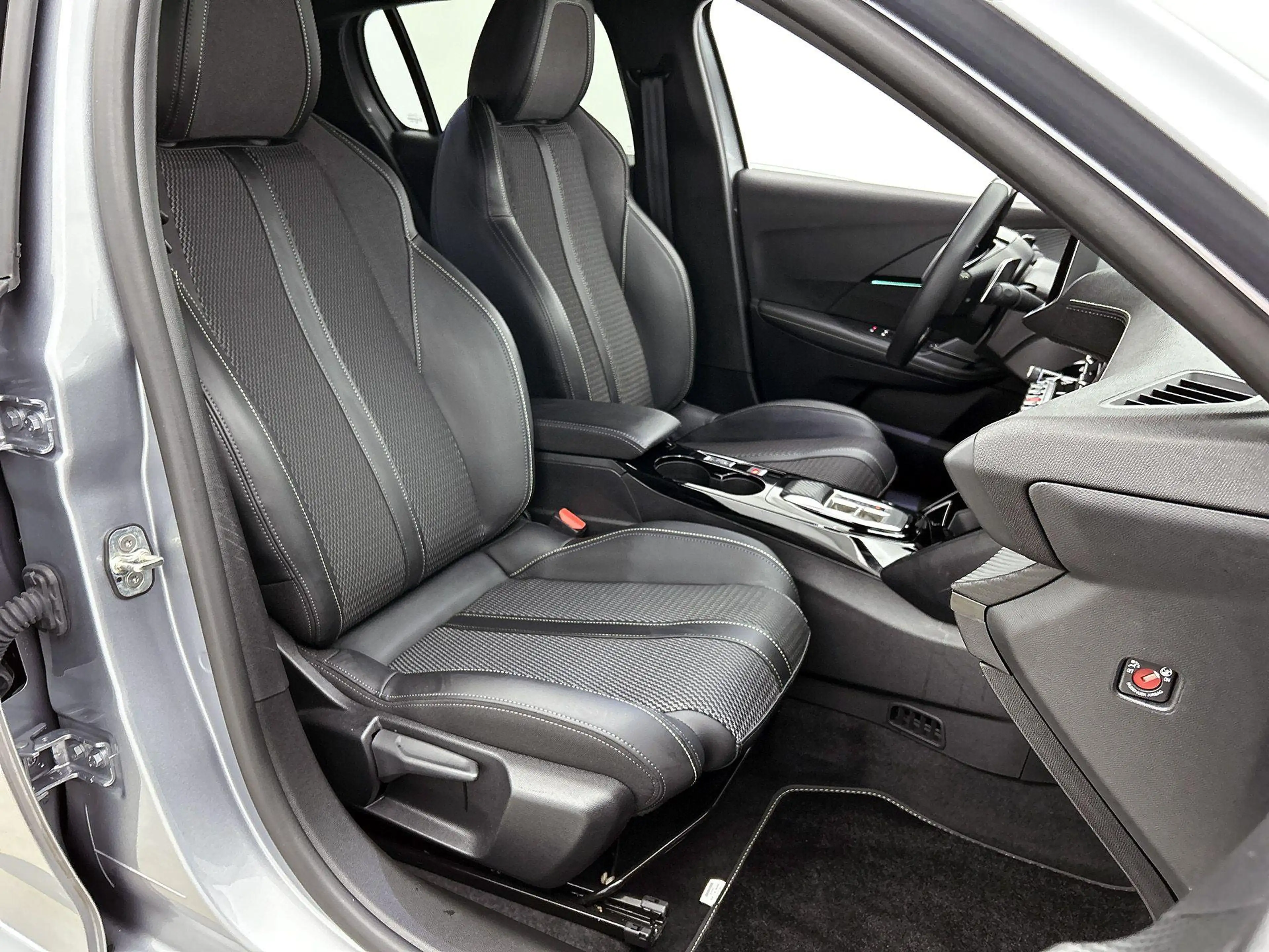 Peugeot 208 GT Hybrid 145pk Automaat | Navigatie | 360° Camera — photo 14