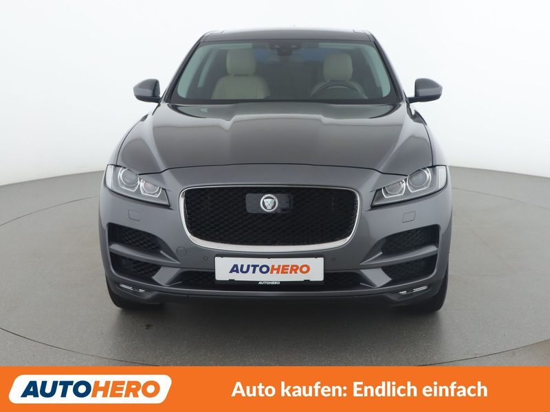 Jaguar F-Pace 30d Portfolio AWD — photo 9