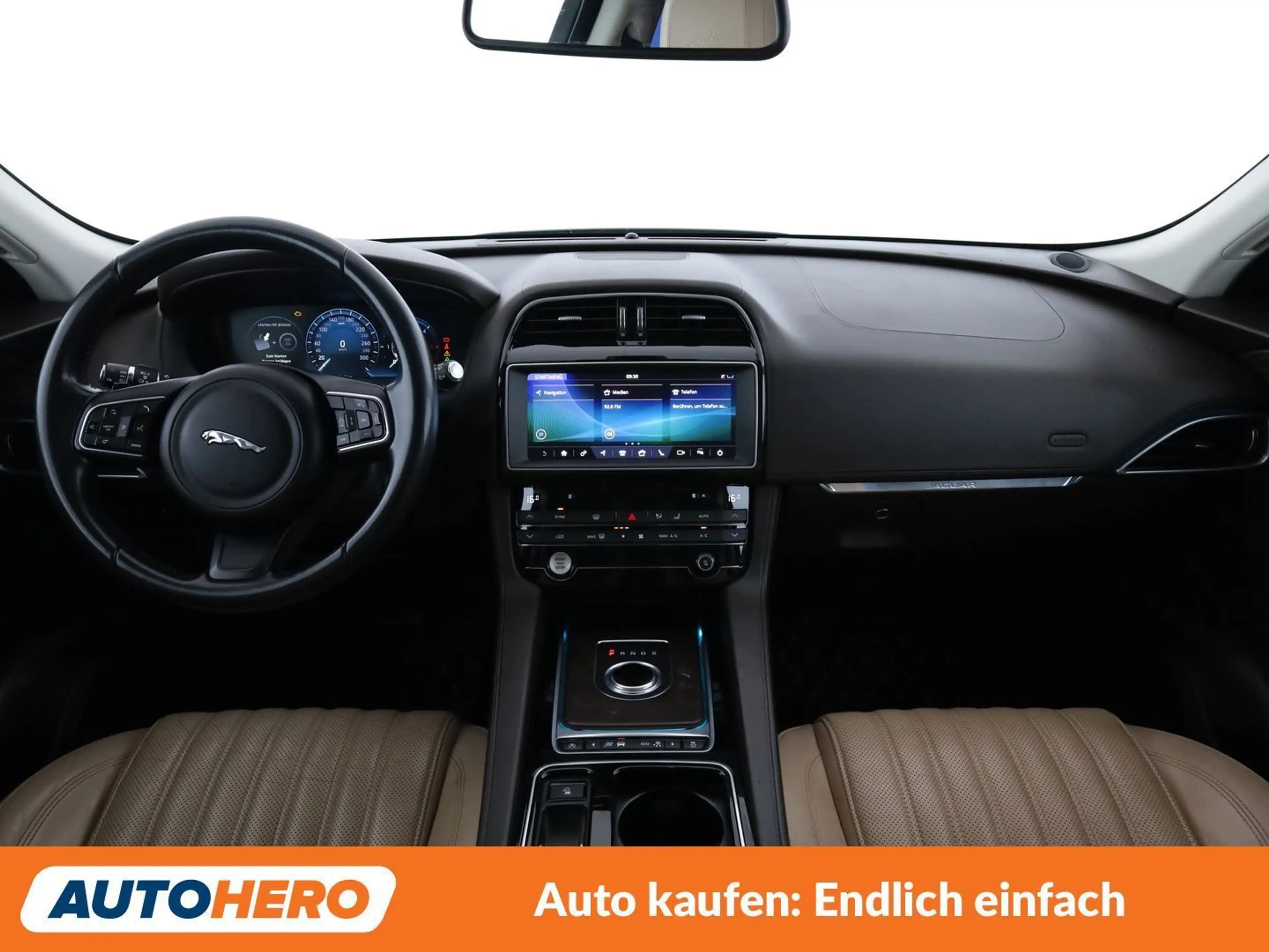 Jaguar F-Pace 30d Portfolio AWD — photo 12