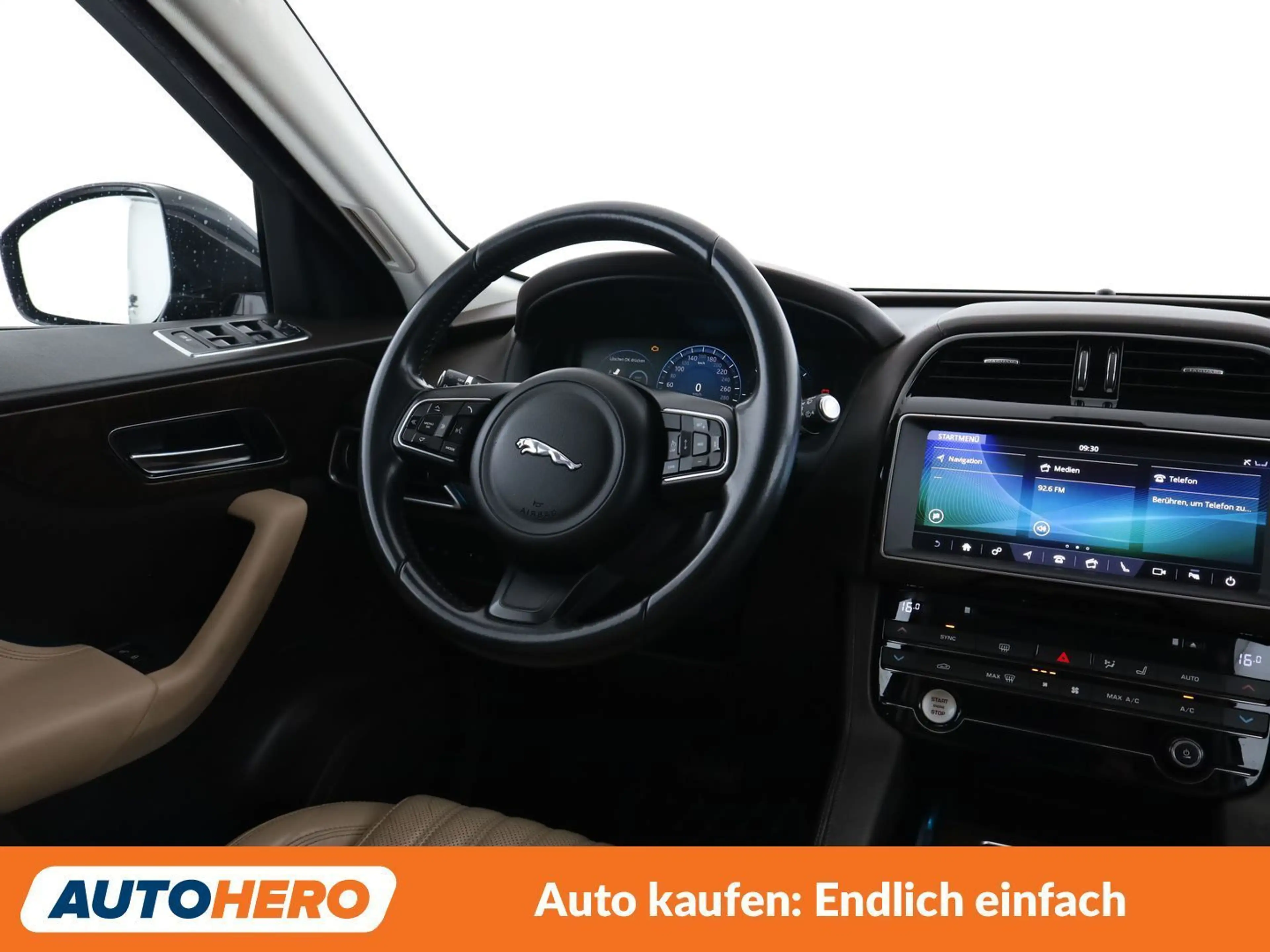 Jaguar F-Pace 30d Portfolio AWD — photo 13