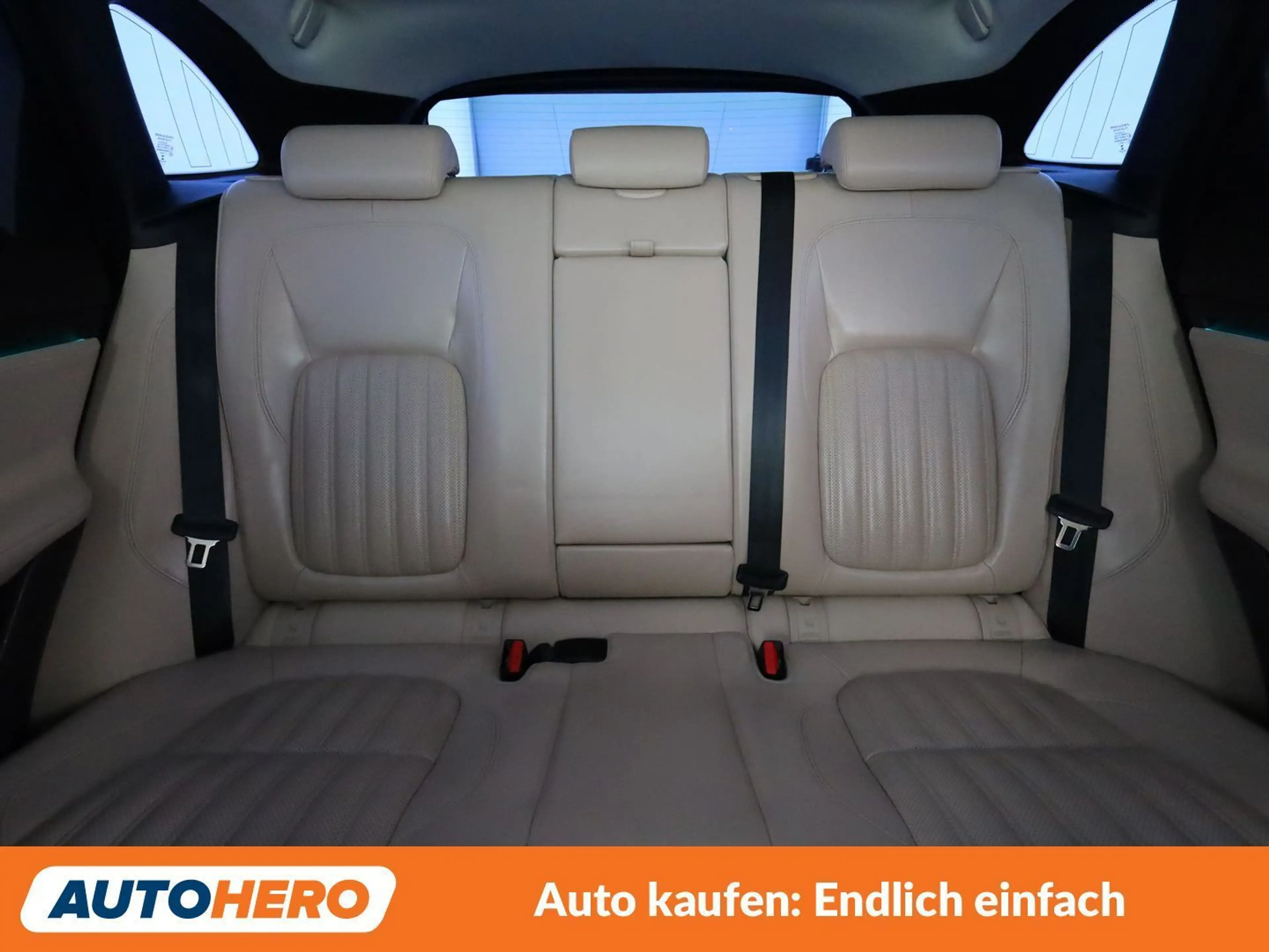 Jaguar F-Pace 30d Portfolio AWD — photo 15