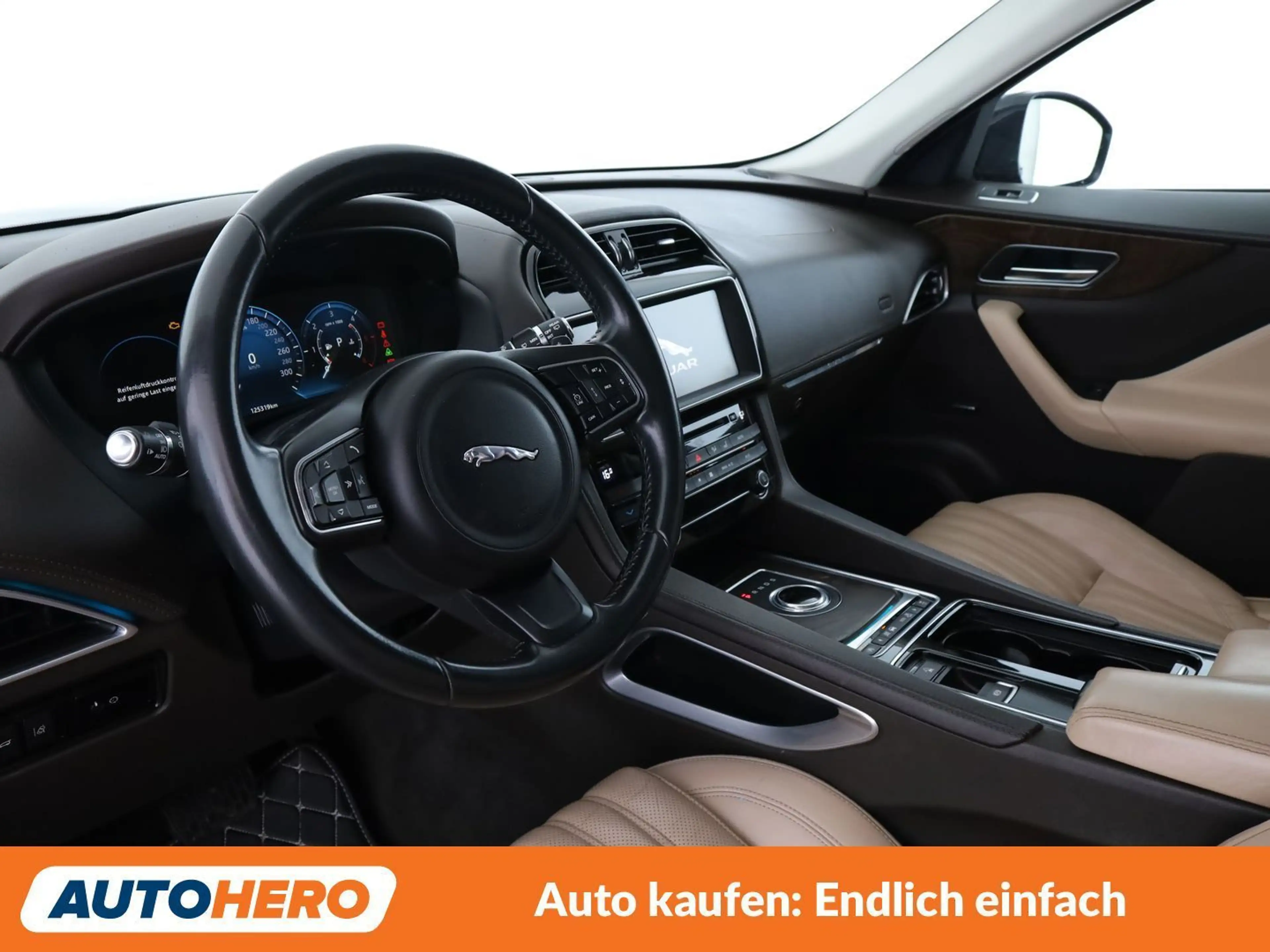 Jaguar F-Pace 30d Portfolio AWD — photo 11