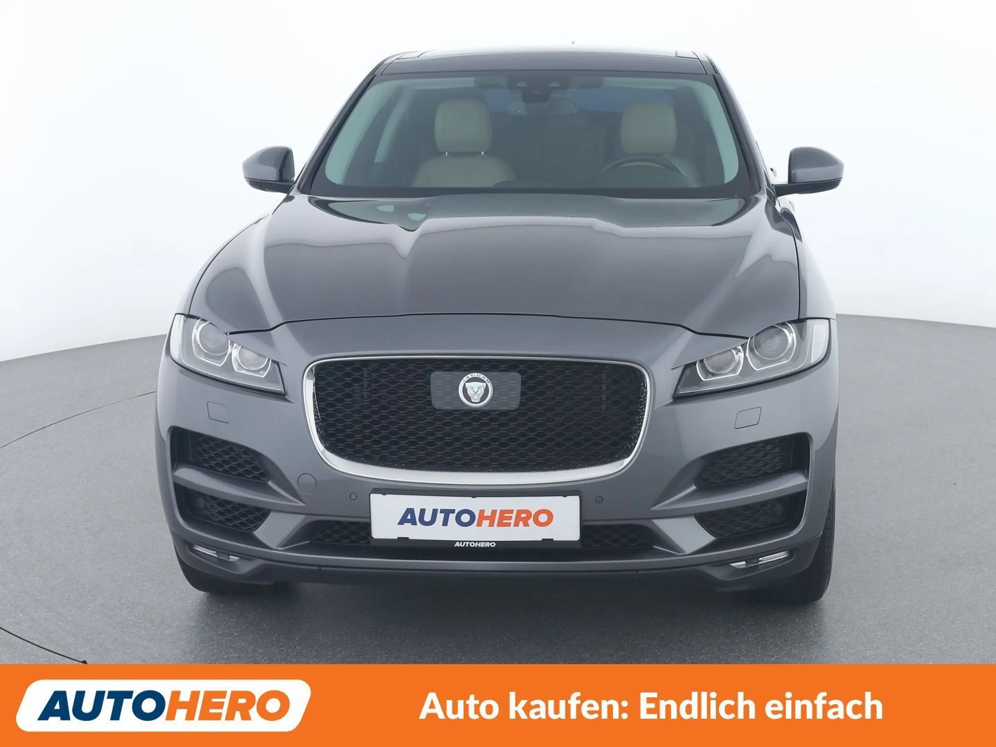 Jaguar F-Pace 30d Portfolio AWD — photo 9