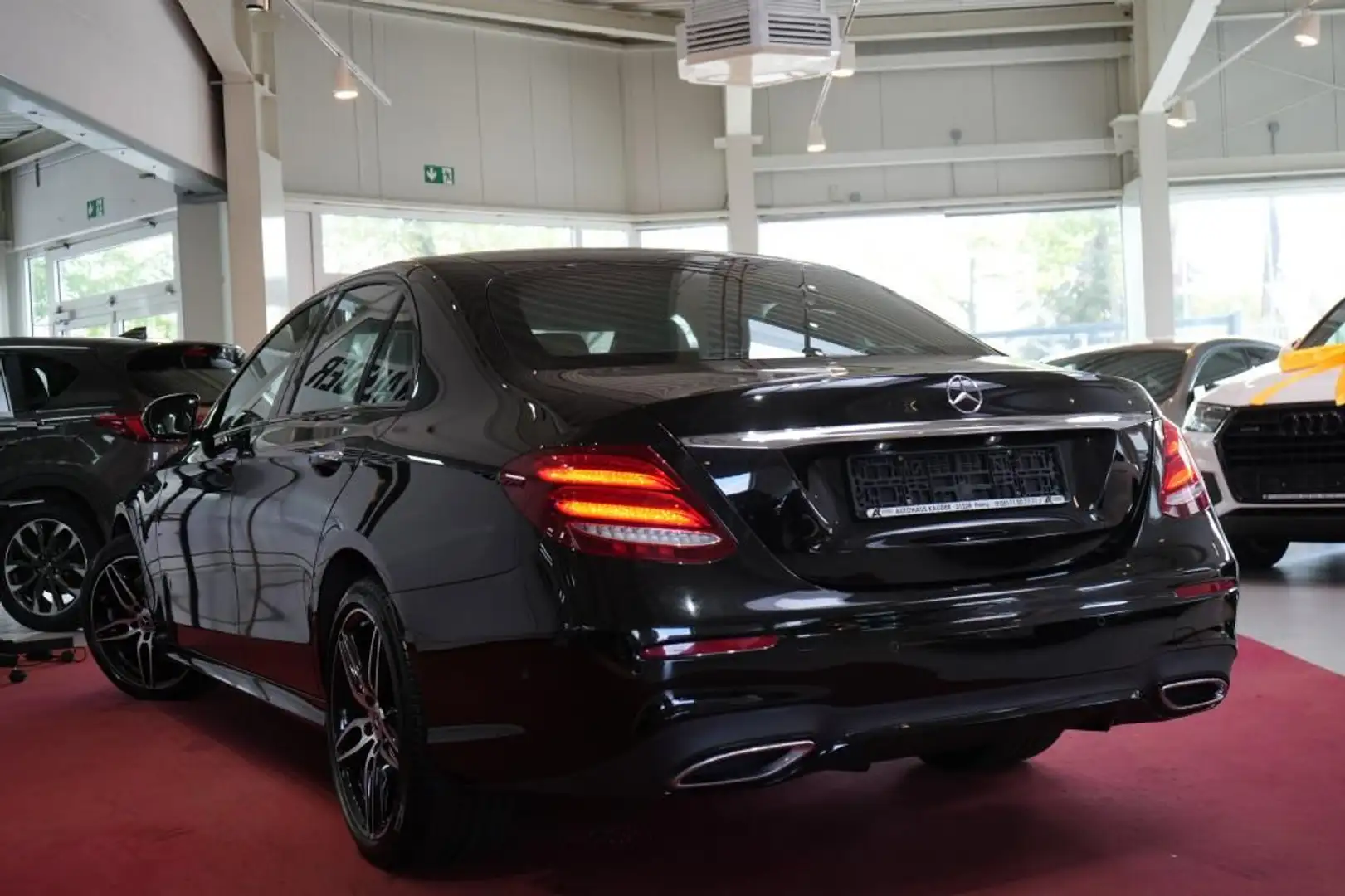 Mercedes-Benz E 400 d 4Matic AMG Line*LED*Kamera*LEDER* Schwarz - 2