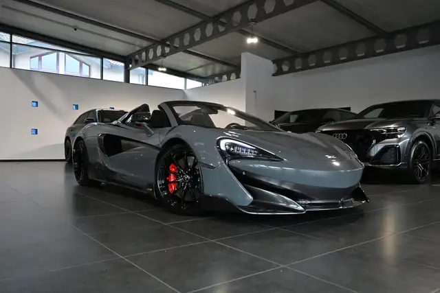 McLaren 600LT Spider MSO Clubsport Senna Seats Lift