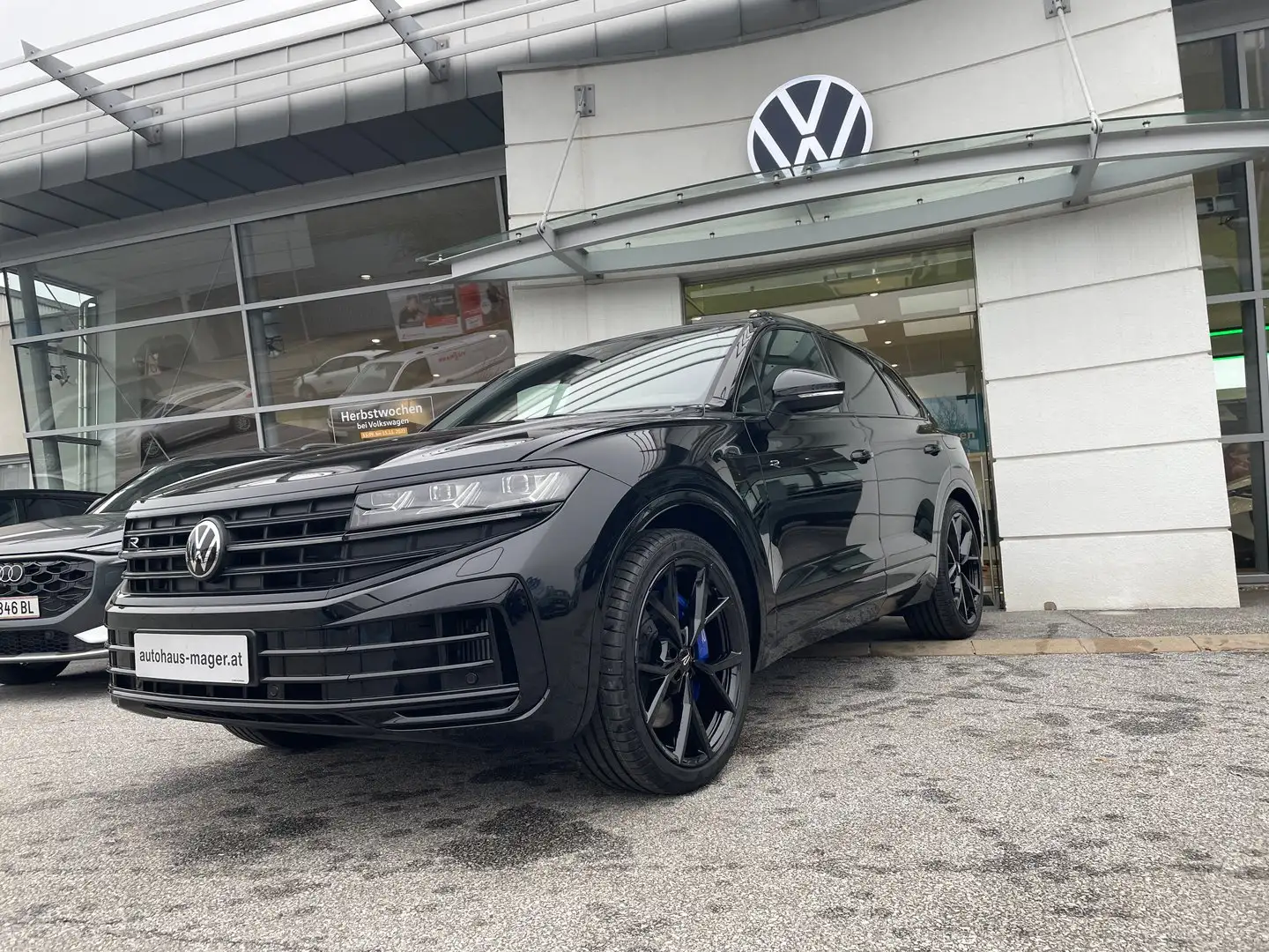 Volkswagen Touareg R eHybrid TSI 4MOTION Schwarz - 1