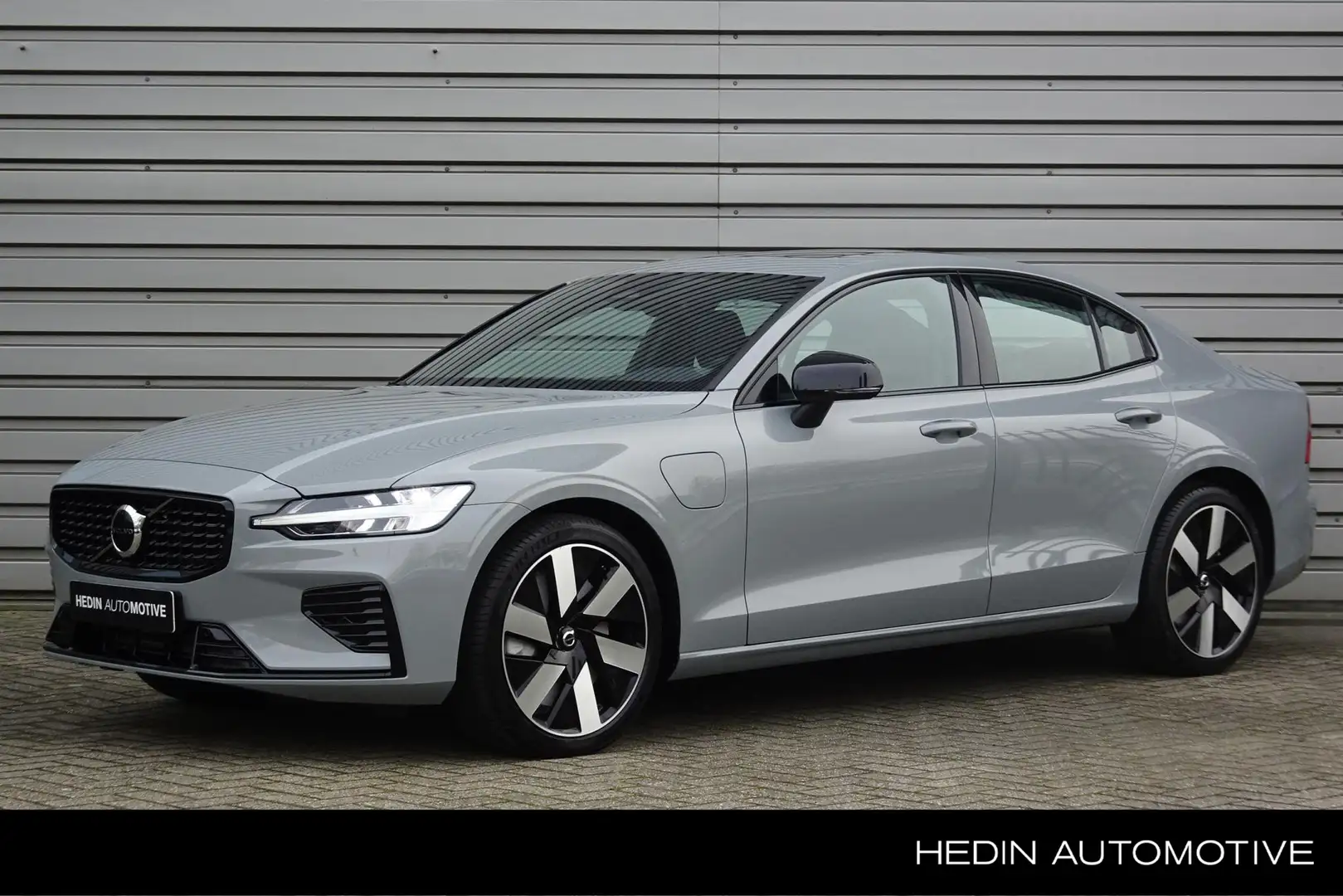 Volvo S60 2.0 Recharge T6 AWD Plus Dark Harman Kardon | Pano Grijs - 1