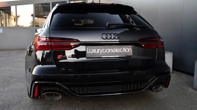 Audi RS6 view 12