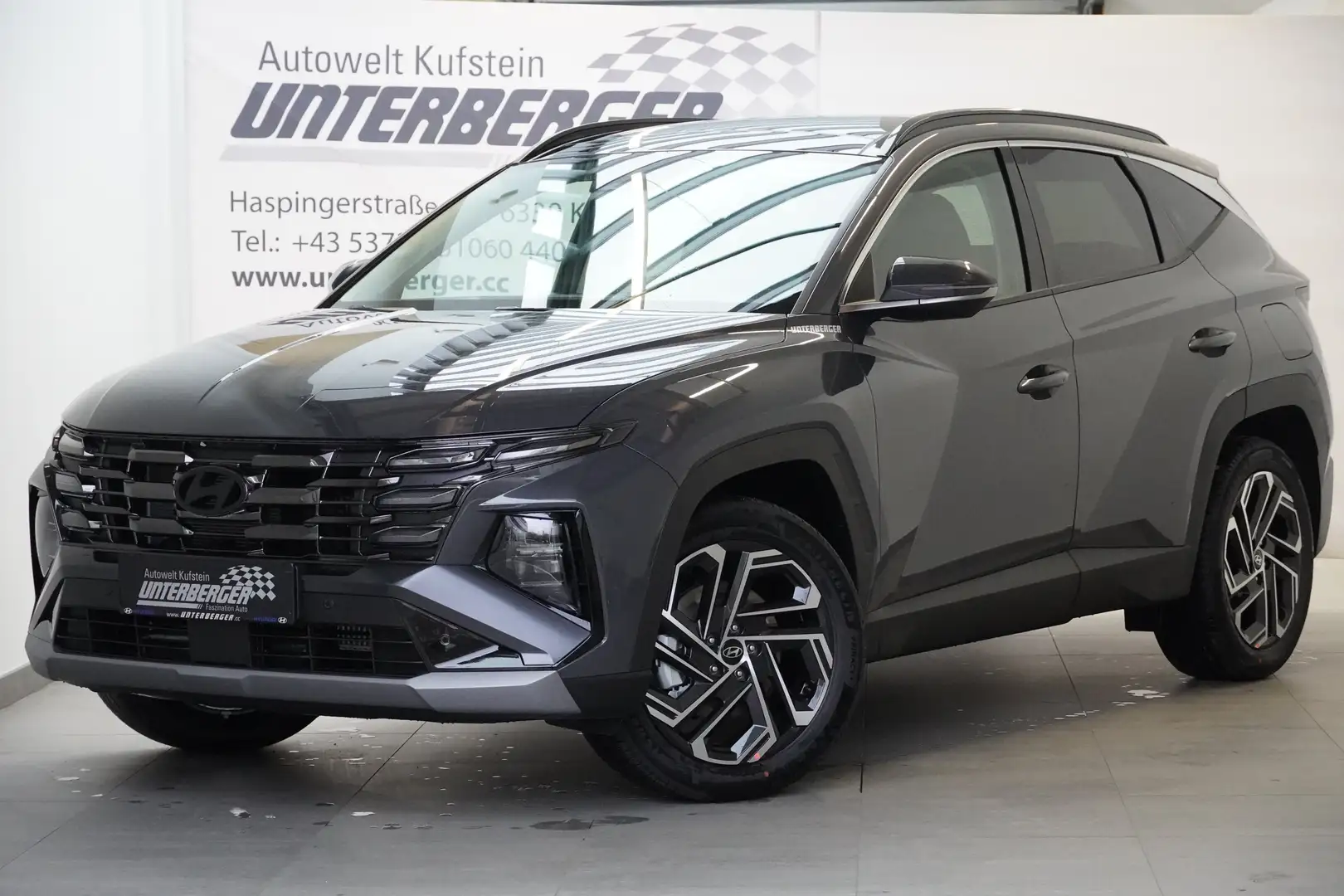 Hyundai TUCSON NX4 Prestige Line 1,6 T-GDi HEV 4WD AT Grau - 2