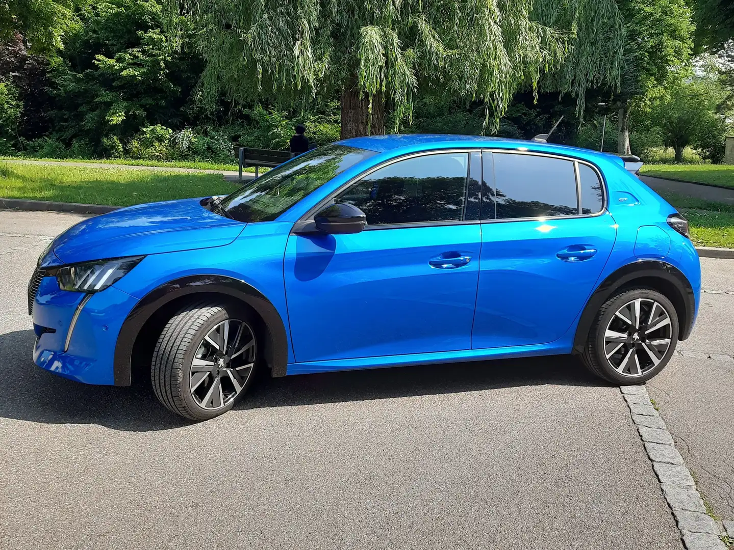 Peugeot 208 208 PureTech 130 EAT8 GT Blau - 2