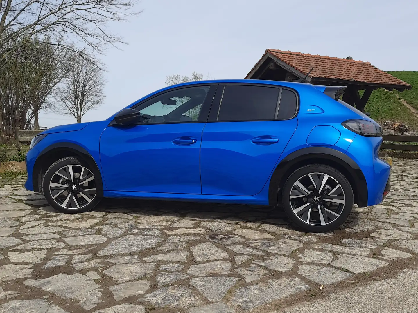 Peugeot 208 208 PureTech 130 EAT8 GT Blau - 1