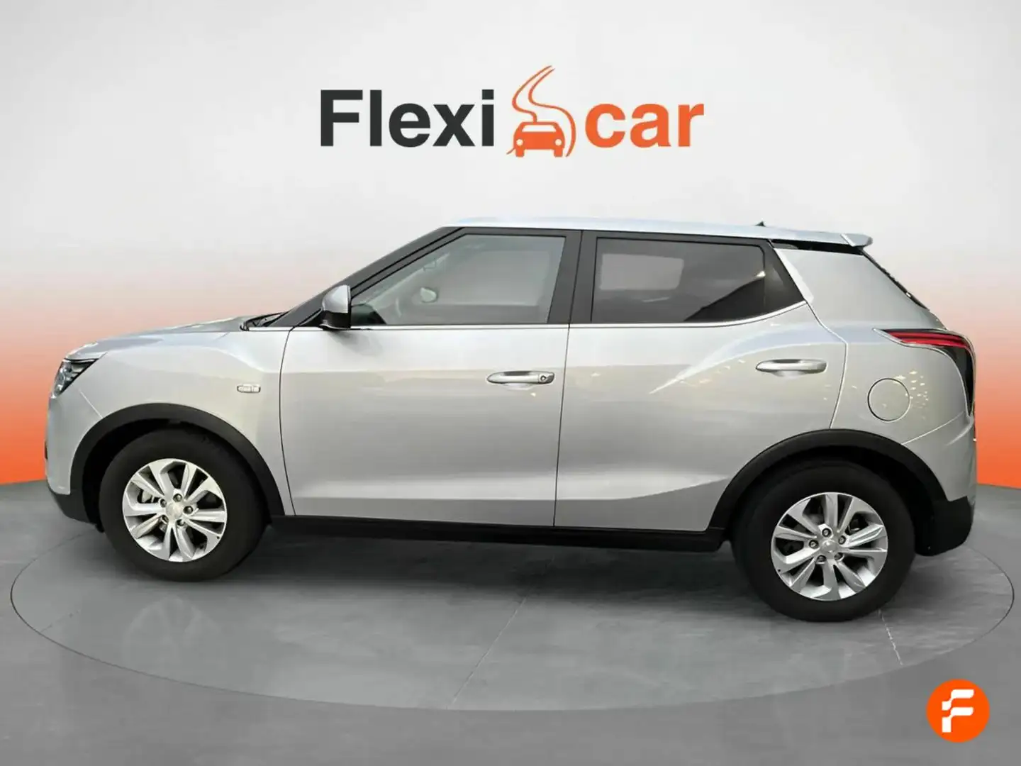 SsangYong Tivoli G15 Limited 4x2 Aut. Gris - 2