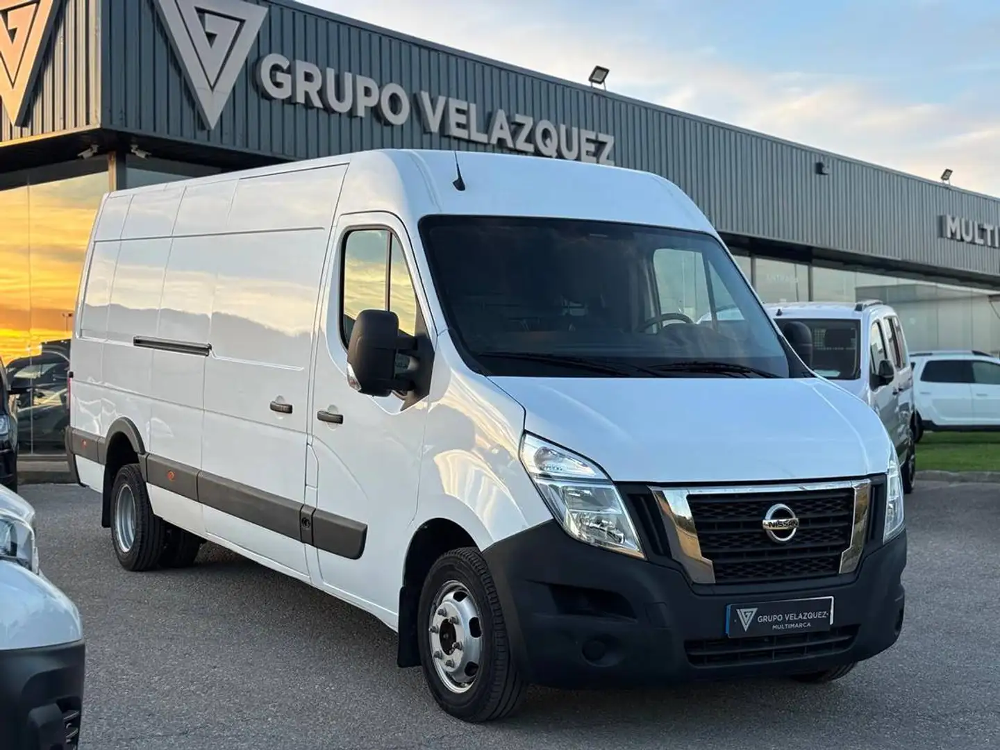 Nissan Interstar 2.3 DCI Weiß - 1