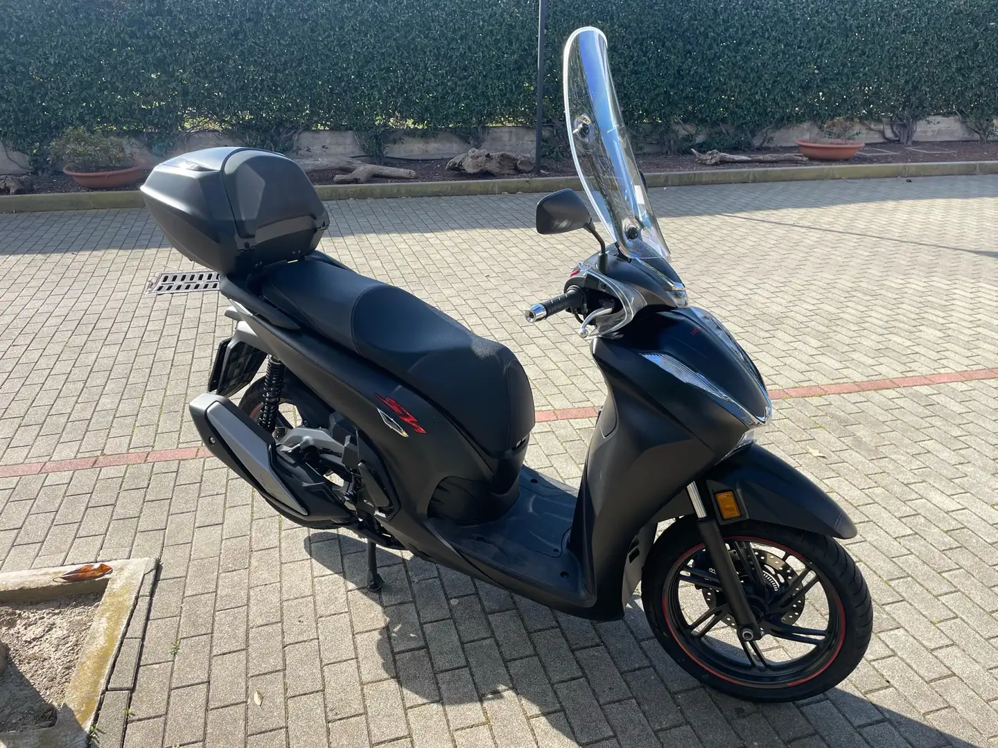Honda SH 350i sport - 1