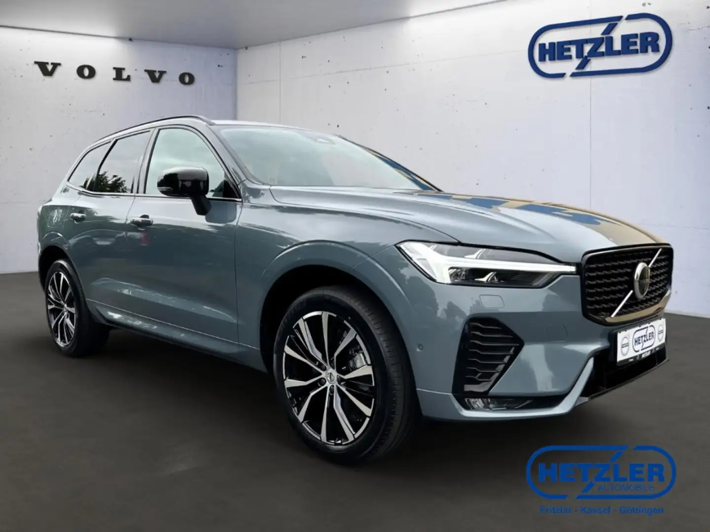 Volvo XC60 Plus Dark 2WD B4 Benzin EU6d StandHZG AHK El. Pano Gris - 2