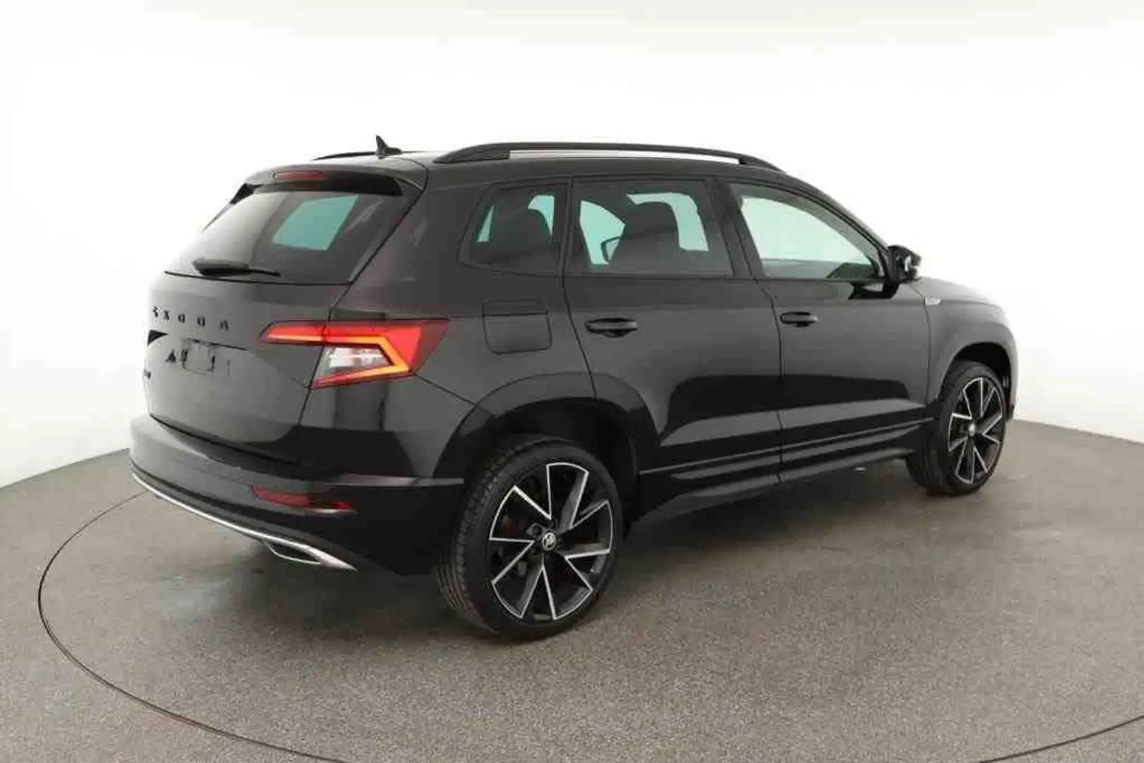 Skoda Karoq "Sportline" 1.5 TSI Pano*RFK*PDC*Tempo*SH Černá - 2