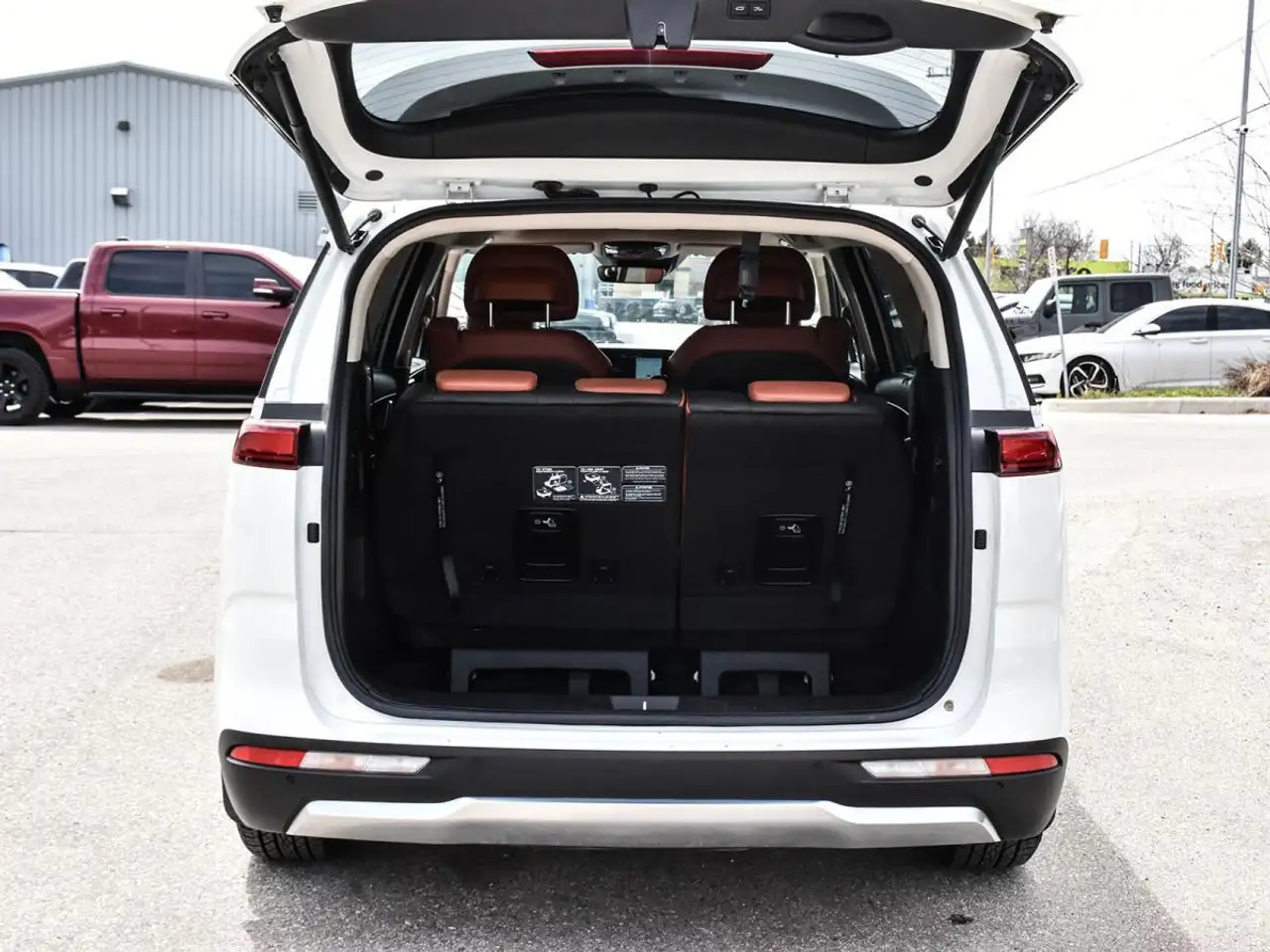 Kia Carnival снимка Kia Carnival