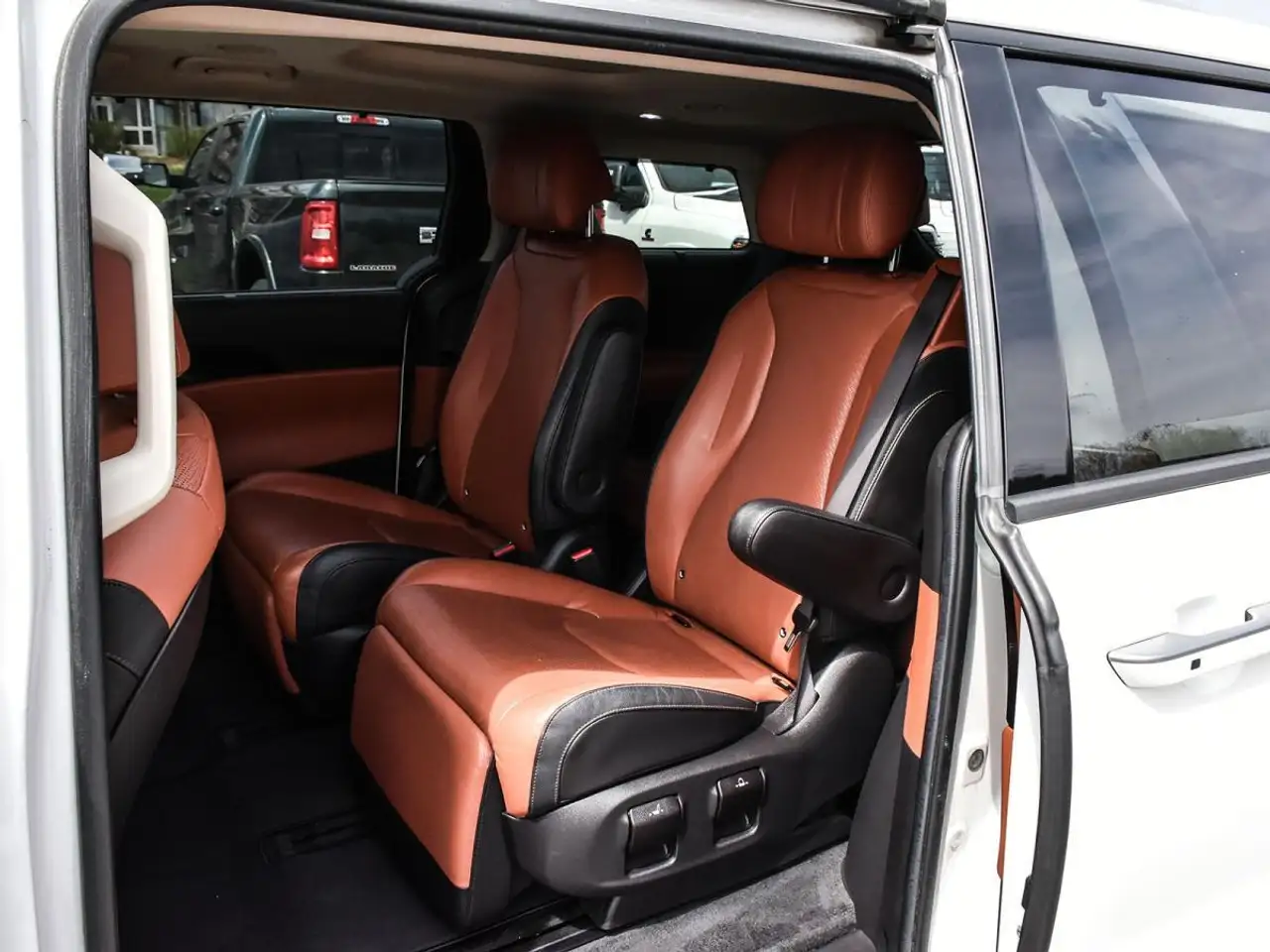 Kia Carnival снимка Kia Carnival