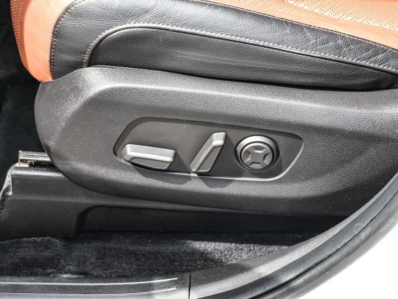 Kia Carnival снимка Kia Carnival