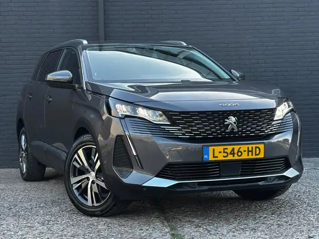 Peugeot 5008 view 2