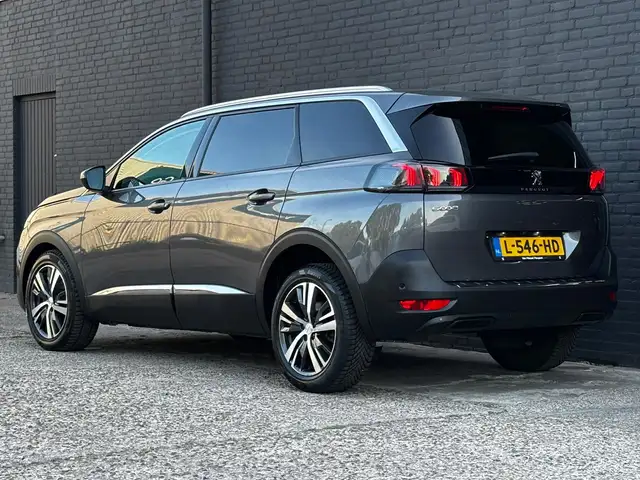 Peugeot 5008 view 10