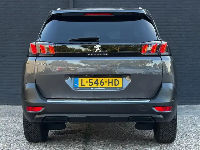 Peugeot 5008 view 6