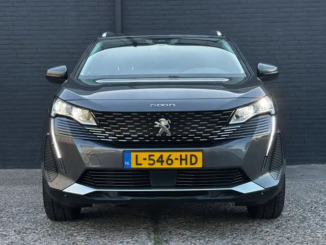 Peugeot 5008 view 3