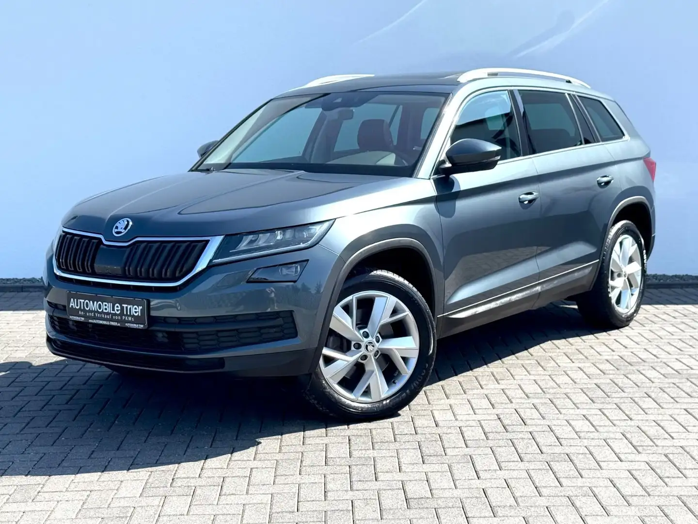 Skoda Kodiaq 2.0 TDI DSG  4x4 /LED/ACC/AHK/PANO/360CAM Gris - 1