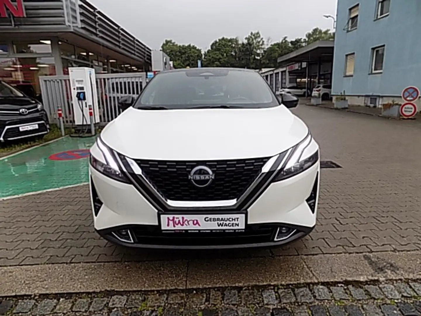 Nissan Qashqai TEKNA MY22 1.3 DIG-T MHEV Ganzjahresreifen Klima Blanc - 2