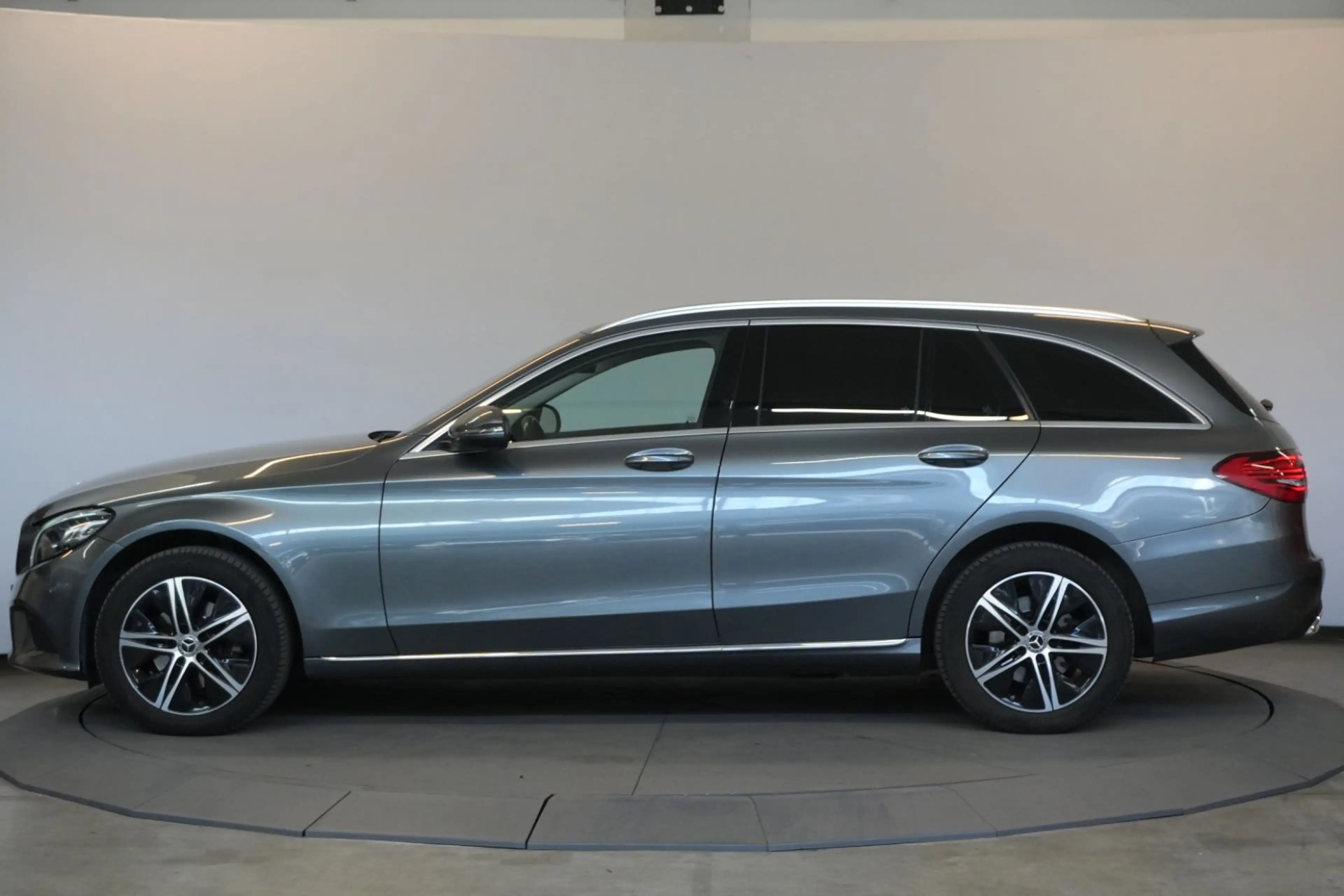 Mercedes-Benz C 220 d T 2.0 4Matic Avantgarde Pano AHK — photo 2