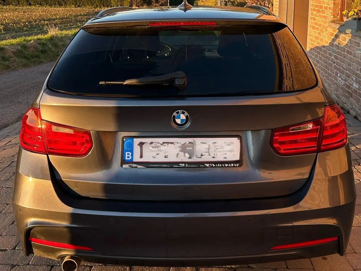 BMW 318 BMW 318D Pack M Touring Gris - 2