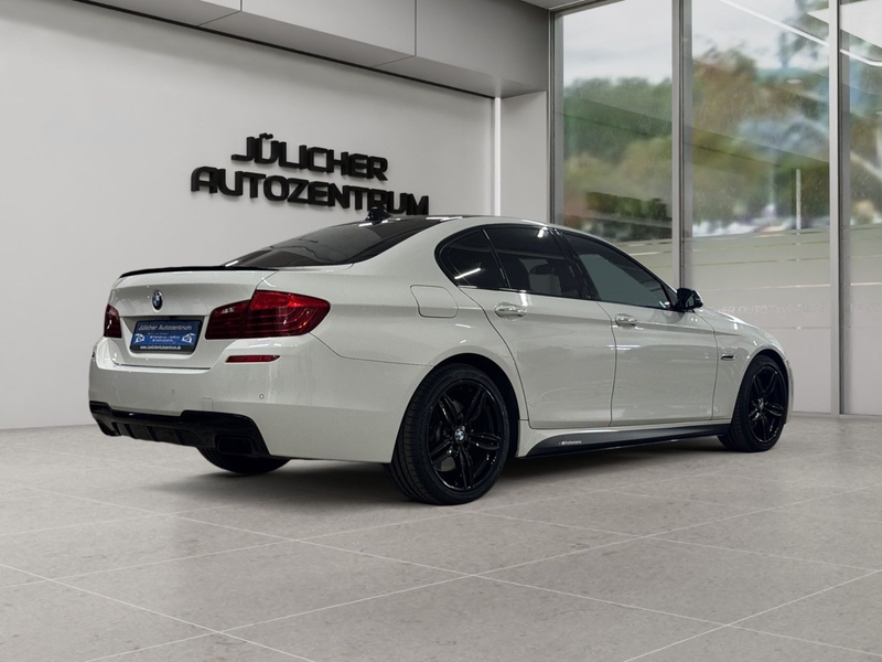 BMW 550 i M Sport Facelift Aut., Scheckheft, Insp.Neú — photo 3