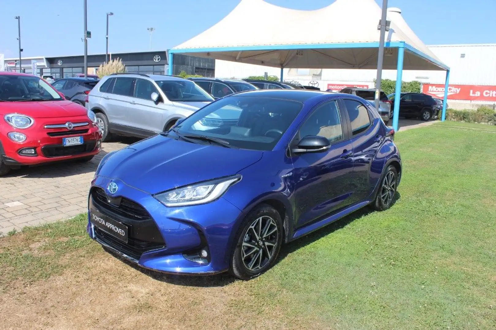 Toyota Yaris 1.5 Hybrid 5 porte Lounge Bleu - 1