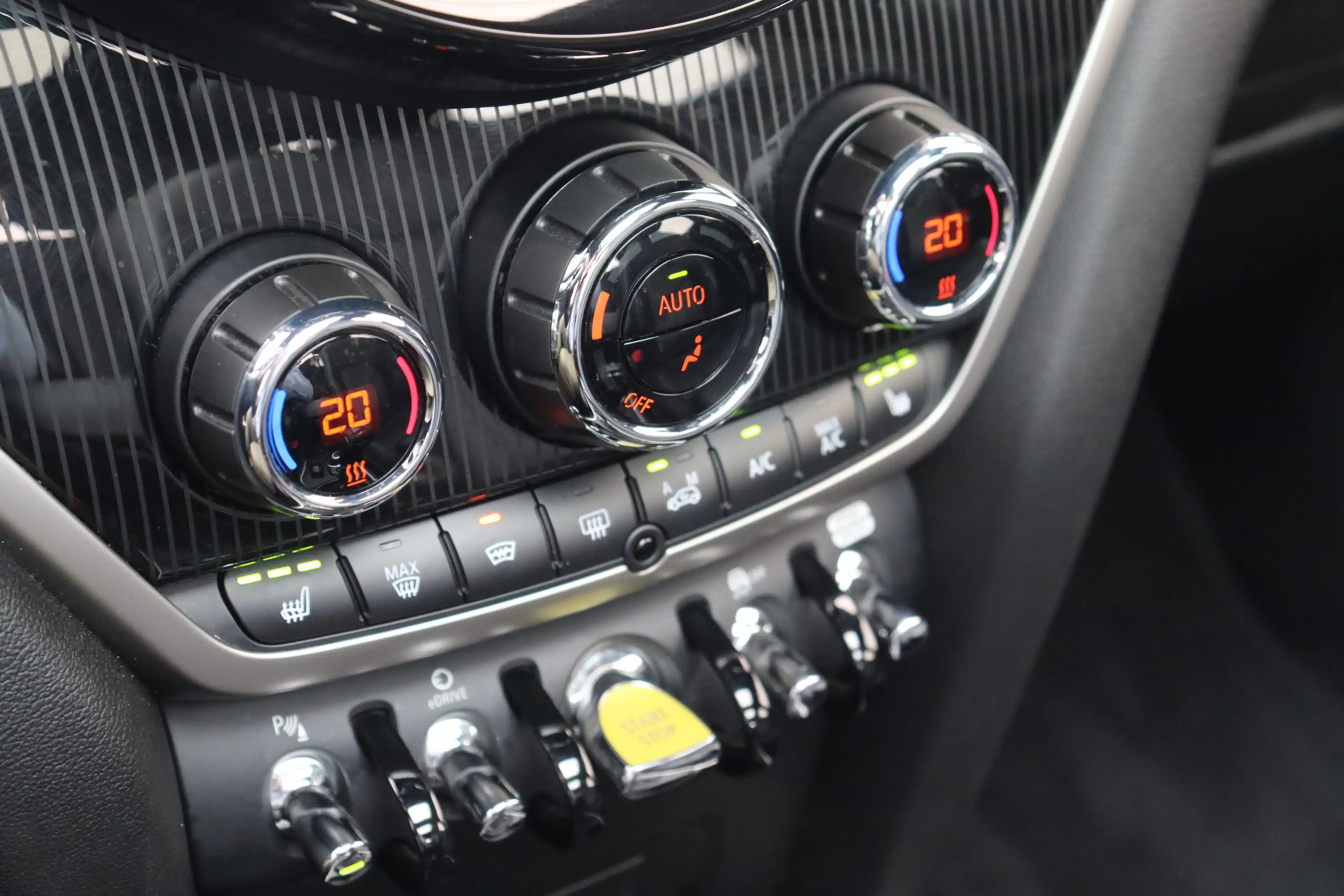 MINI Cooper SE Countryman ALL4 Automaat / Panoramadak / Comfortstoelen / Com — photo 15