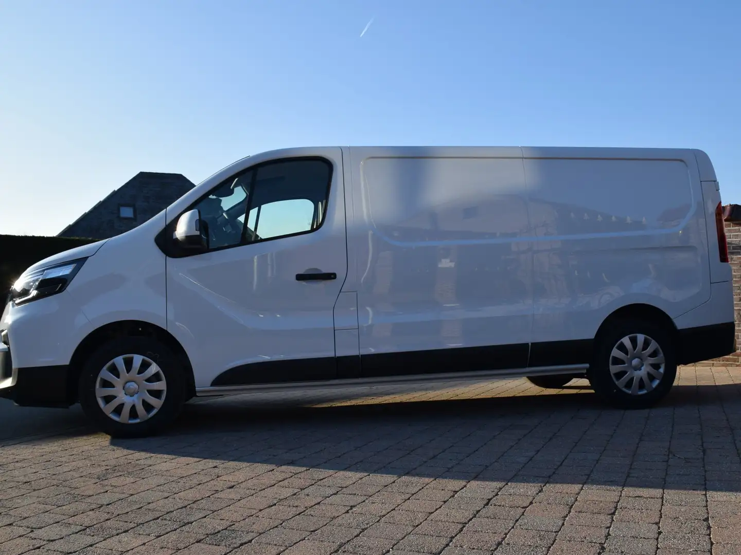 Nissan Primastar 2.0 dCi 30 L2H1 N-Connecta /2.5 ton trekvermogen Білий - 1