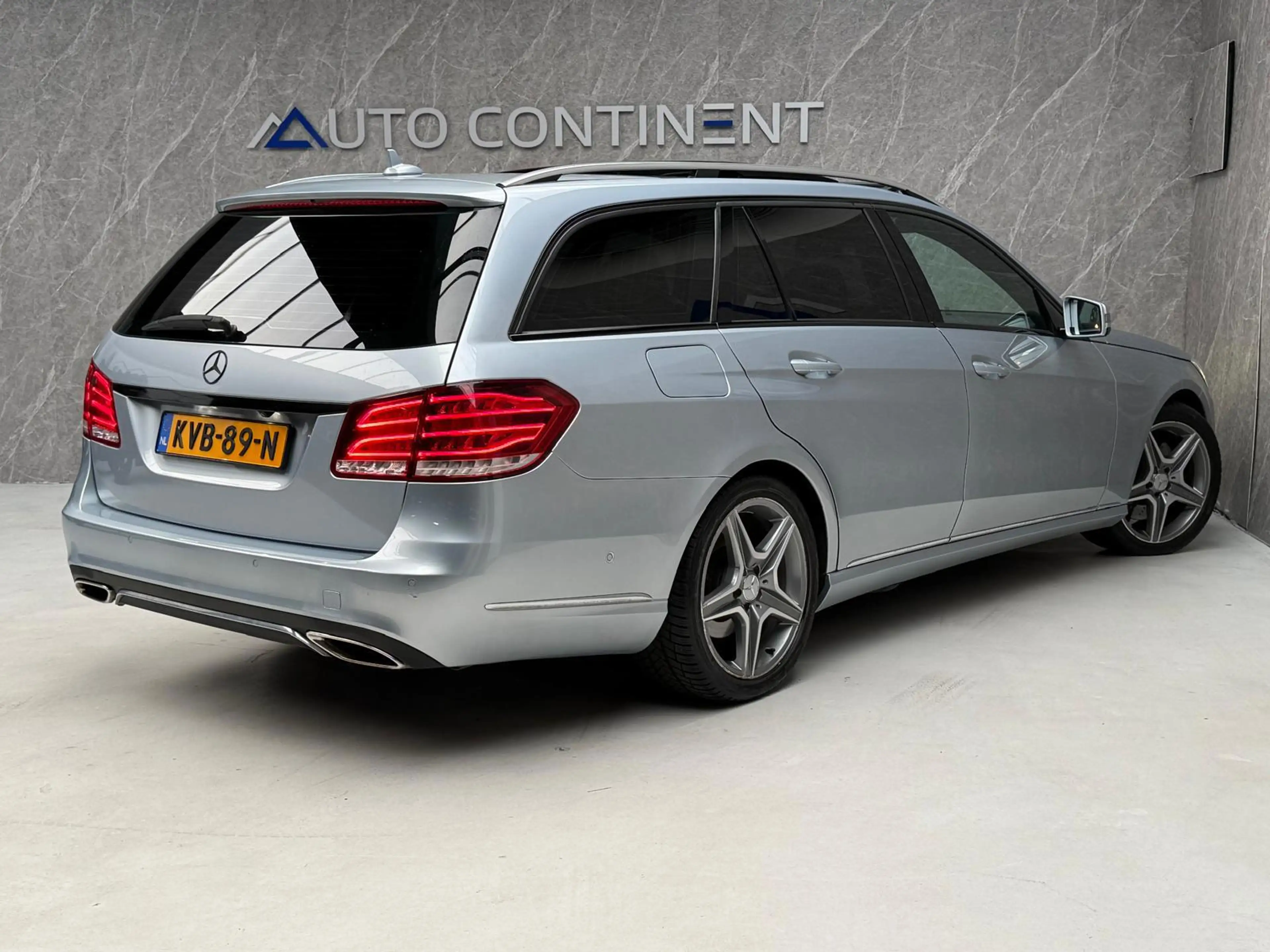 Mercedes-Benz E 400 Estate 4MATIC 333 PK / Dealer Onderhouden / Panora — photo 4