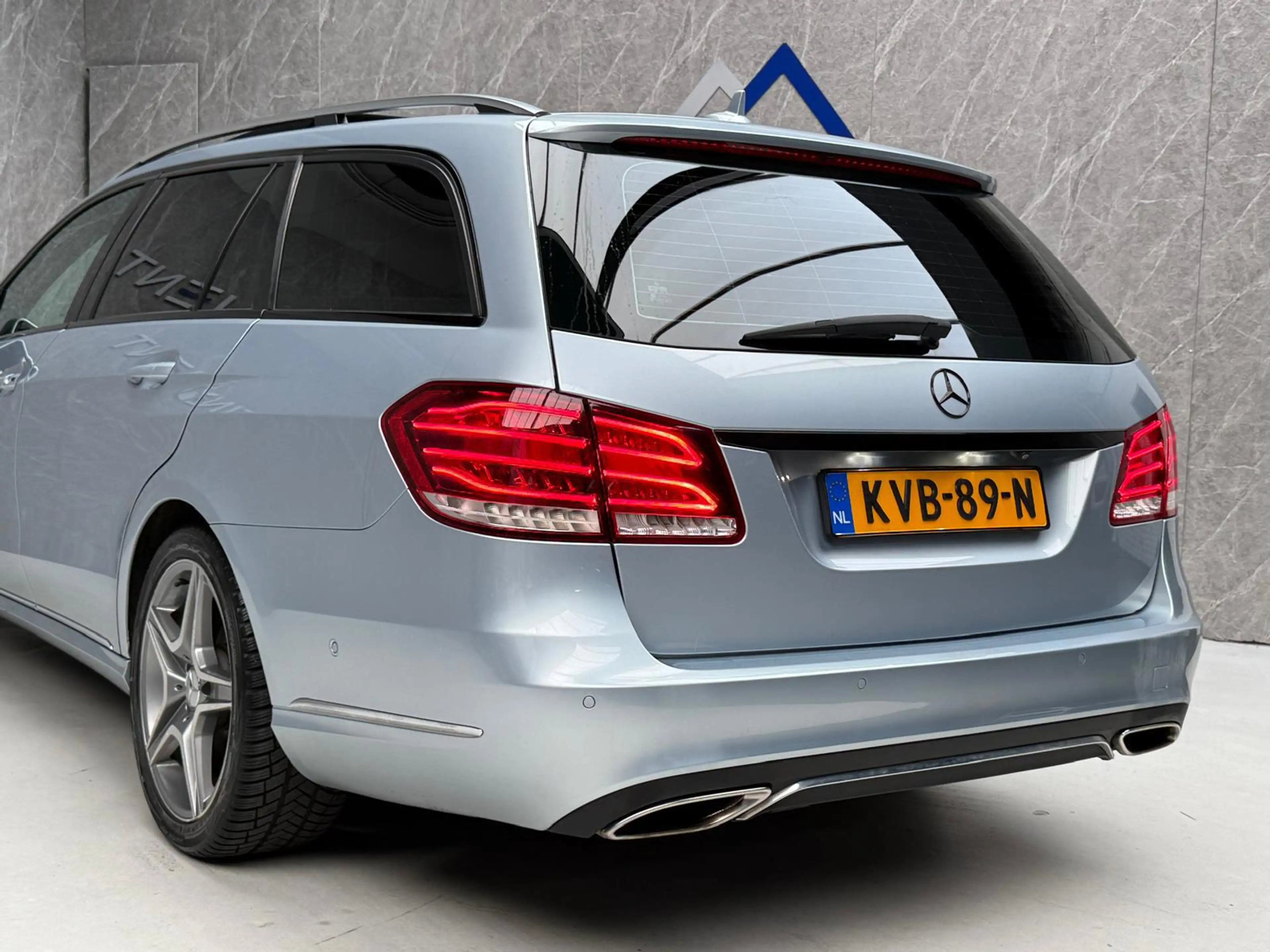 Mercedes-Benz E 400 Estate 4MATIC 333 PK / Dealer Onderhouden / Panora — photo 9